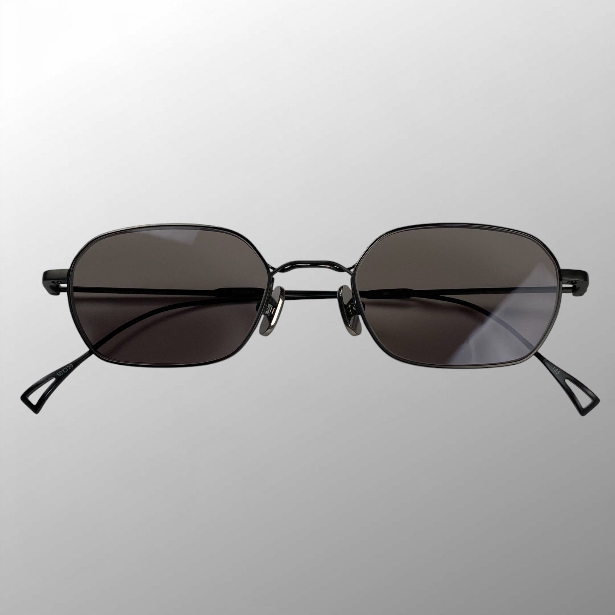 【未使用級】 ISSEY MIYAKE × 金子眼鏡 イッセイミヤケ / HEXAGON Ⅸ サングラス ライトブラックレンズ 50□20