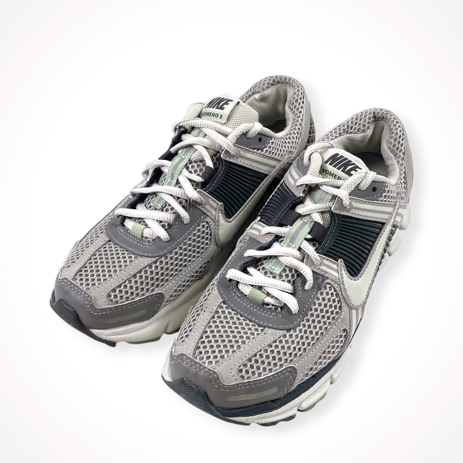 NIKE / WMNS ZOOM VOMERO 5 SIZE：23.5cm