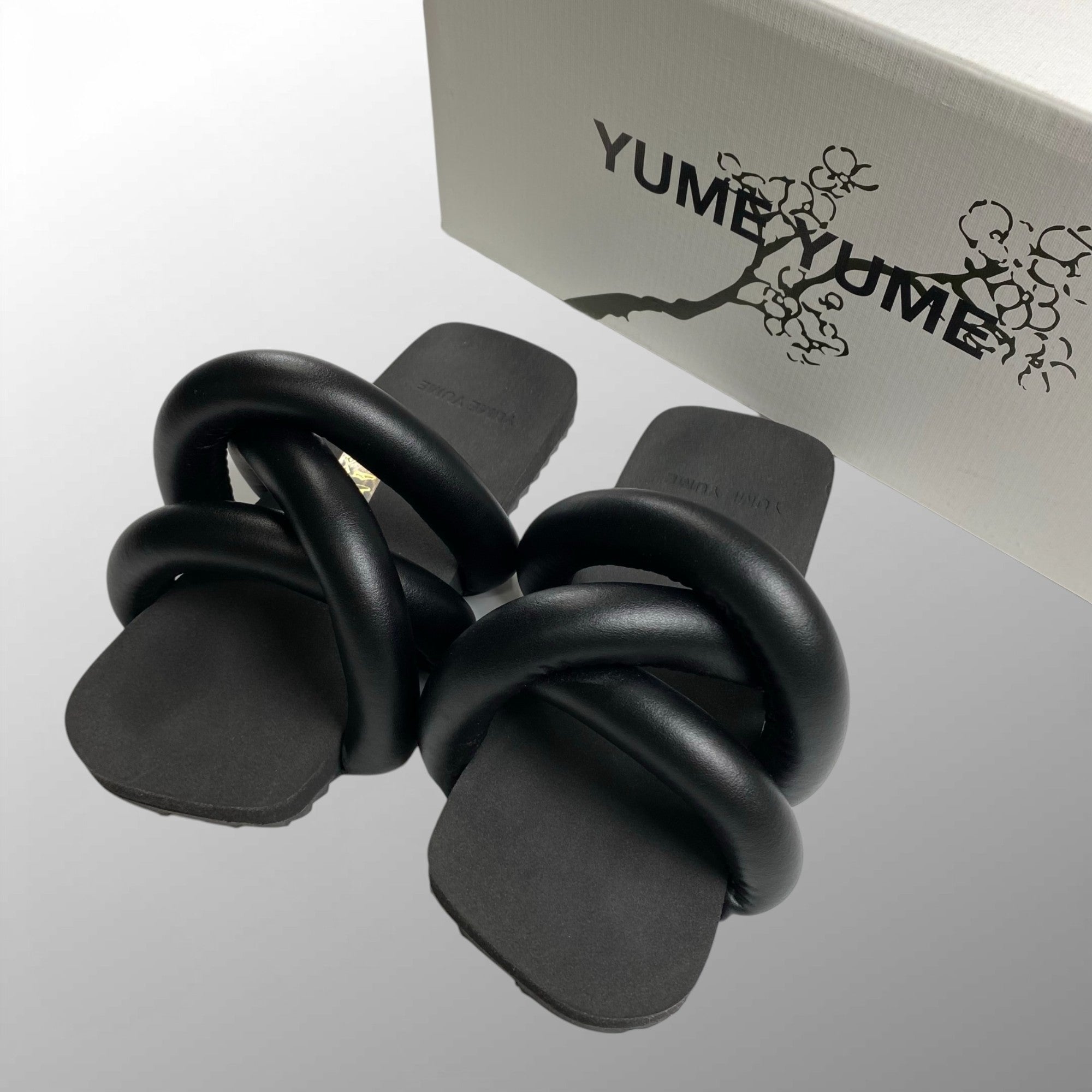 【箱・布袋付】 YUME YUME ユメユメ / TYRE SLIDE パイプサンダル ブラック 参考定価：21,000+tax SIZE:EU37(22.5-23cm程度)
