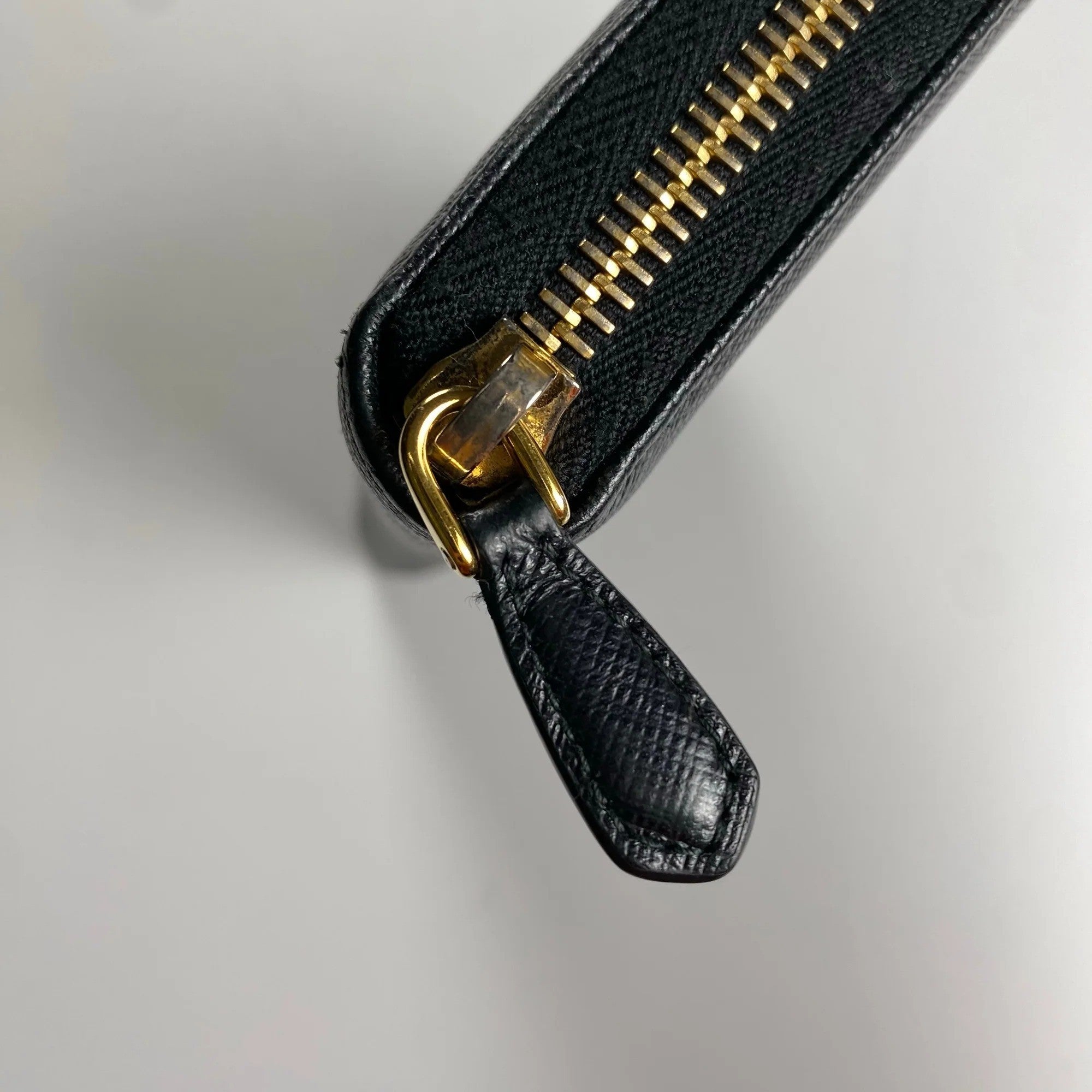 PRADA プラダ / サフィアーノ ラウンドファスナー 長財布 1ML506 ブラック