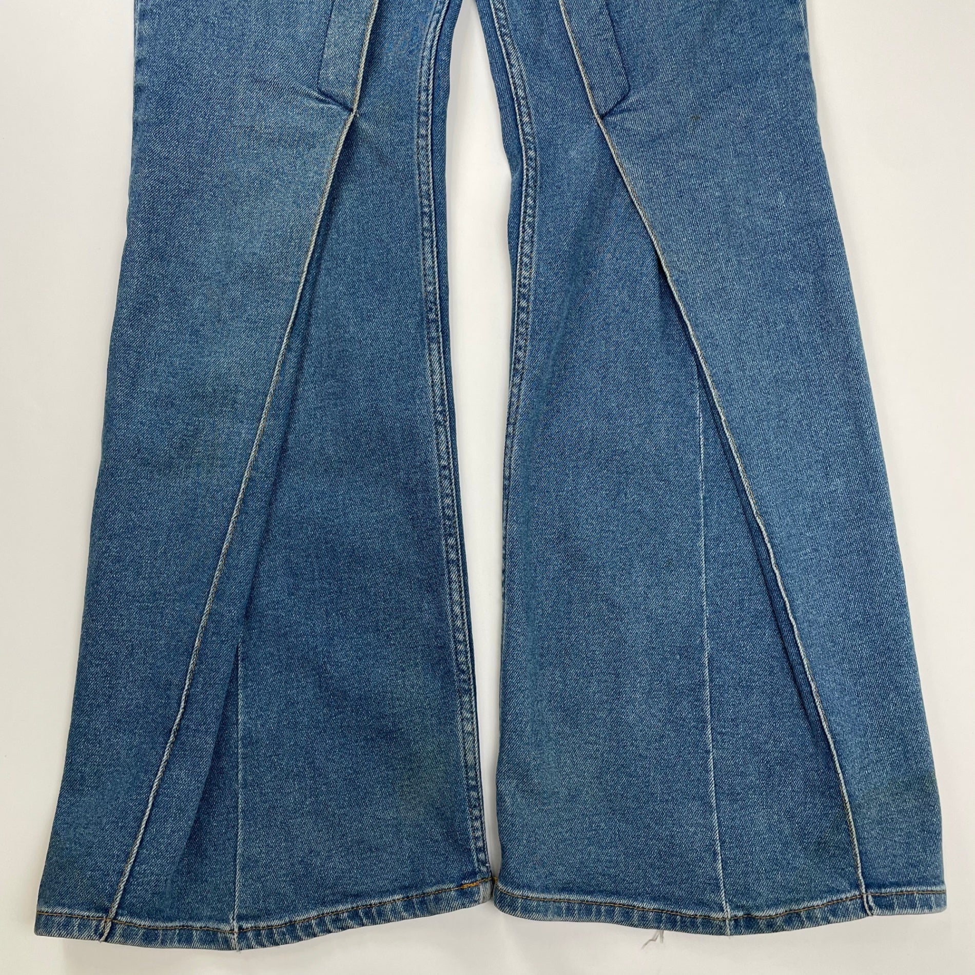 AALTO アアルト / FLARED JEANS WITH PLEATS フレアデニムパンツ 参考定価：45,000程度 SIZE:40