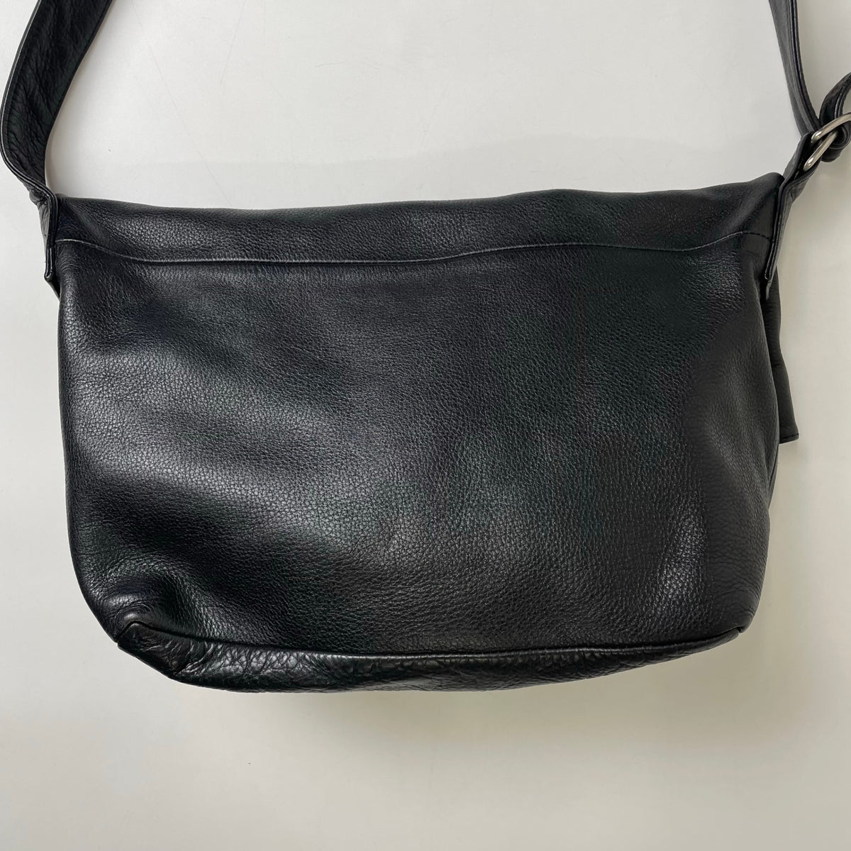 TEMBEA / レザーメッセンジャーバッグ 参考定価：40,000程度