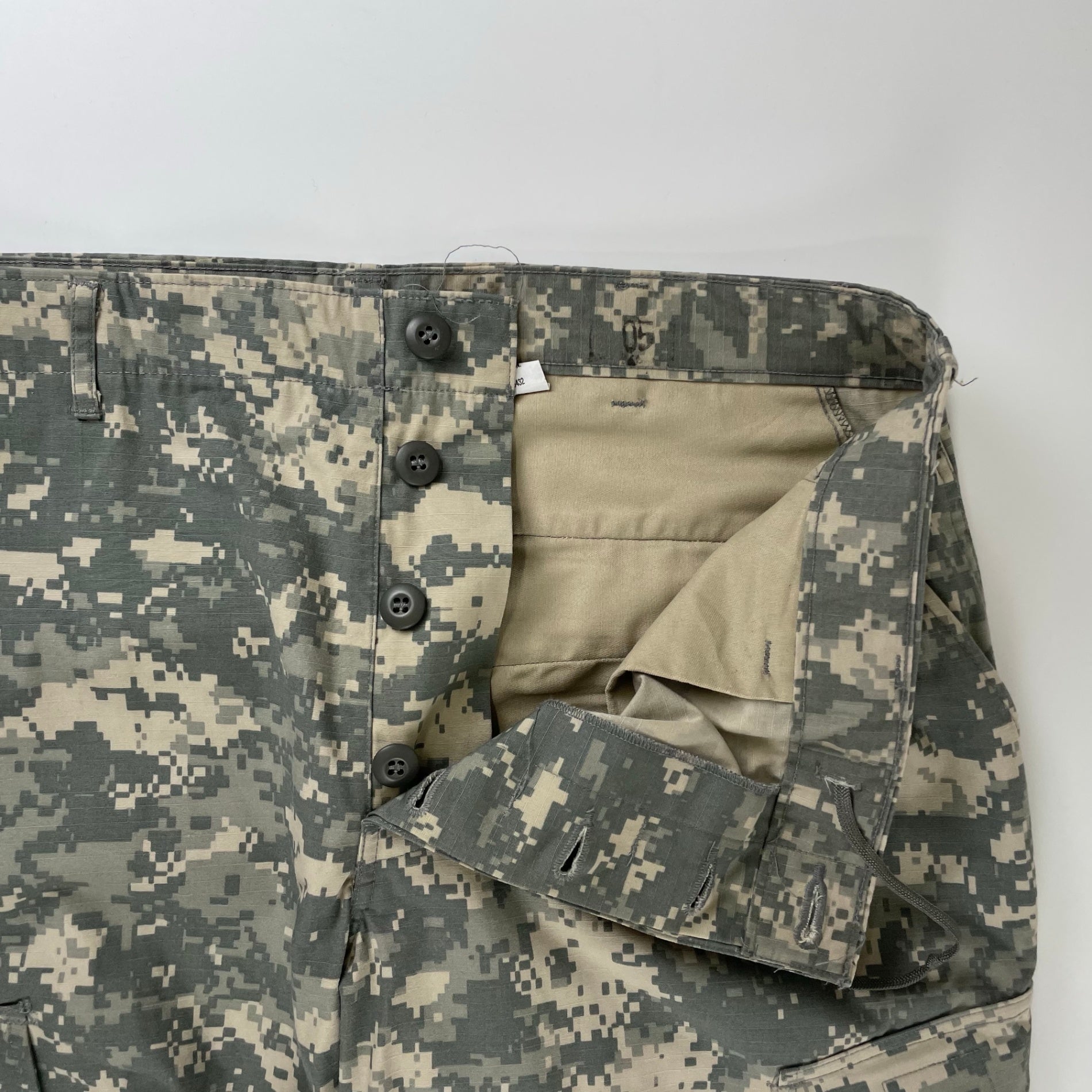 US ARMY アメリカ軍 / デジカモ ミリタリーパンツ SIZE：LARGE-SHORT