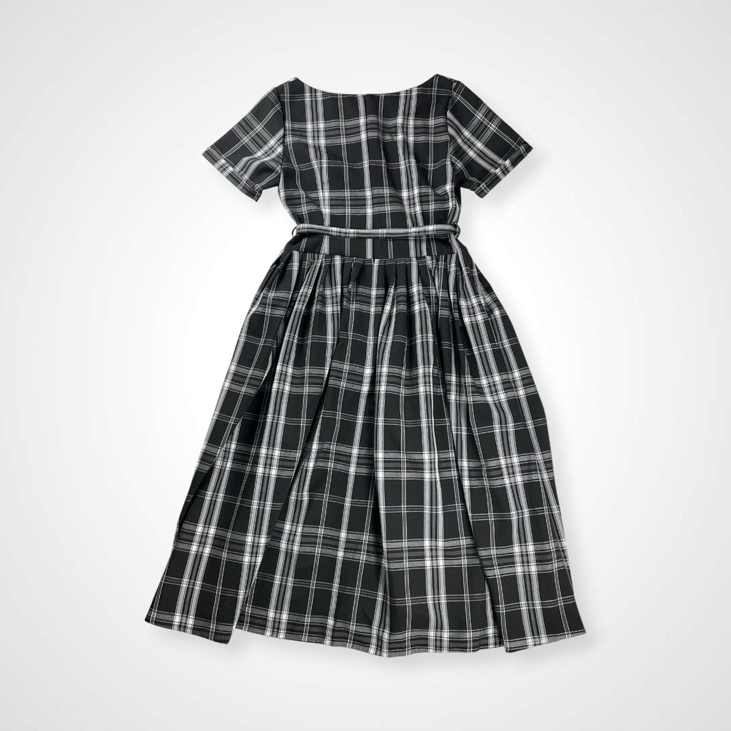 an another angelus アン アナザー アンジェラス / キーネックカラータックワンピース 参考定価：15,000+tax SIZE：FREE