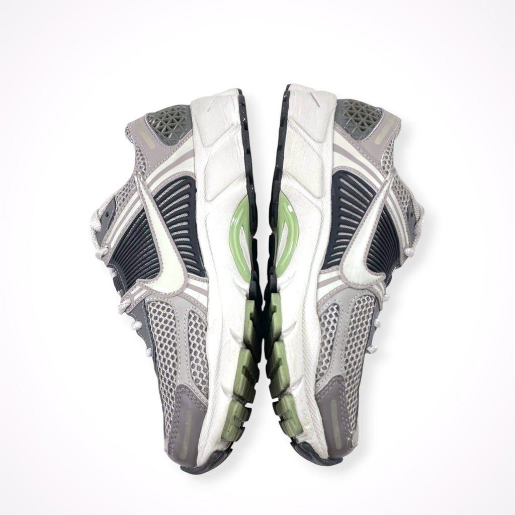 NIKE / WMNS ZOOM VOMERO 5 SIZE：23.5cm