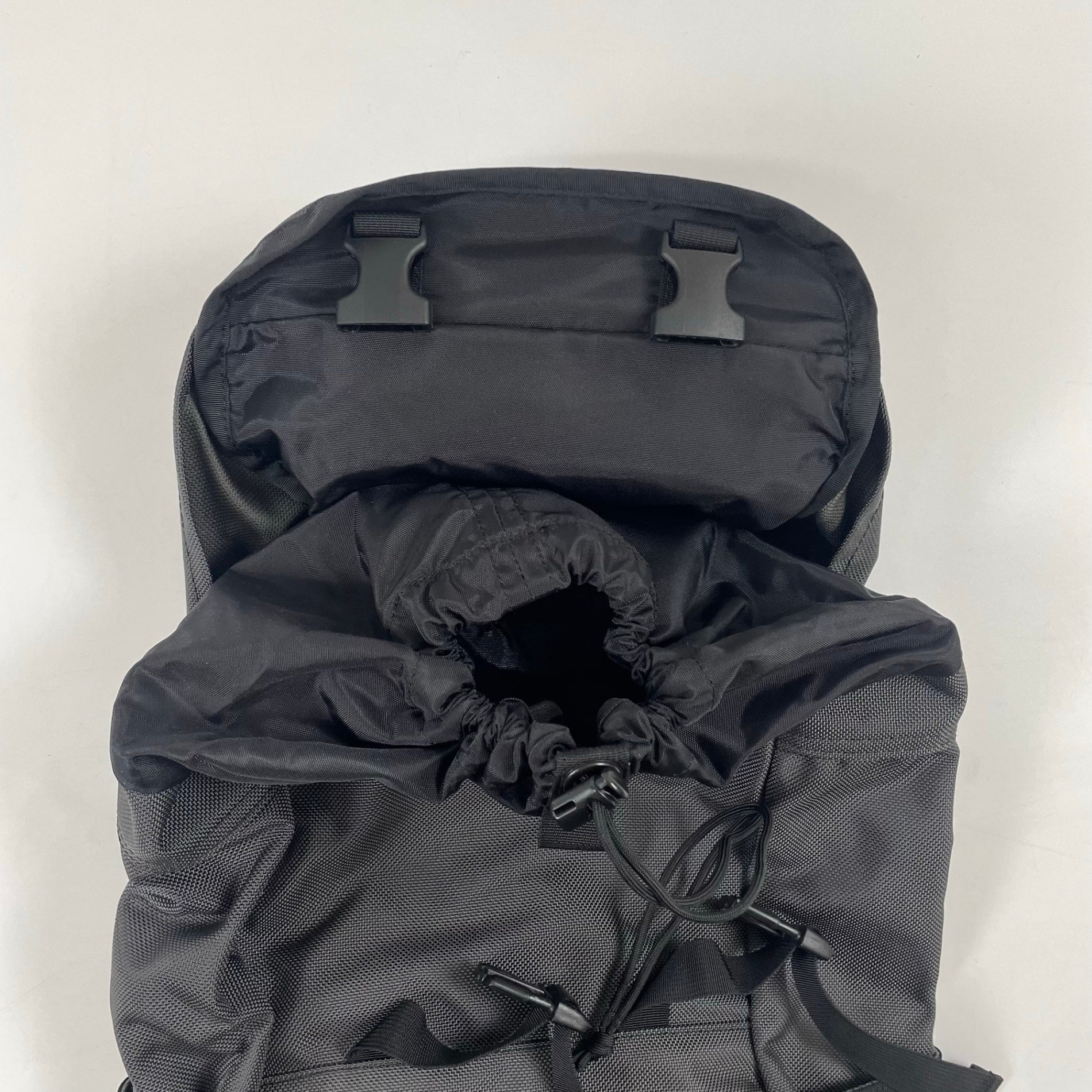 BRIEFING × TOMORROW LAND / 別注 FLAP PACK グレー×ブラック 参考定価