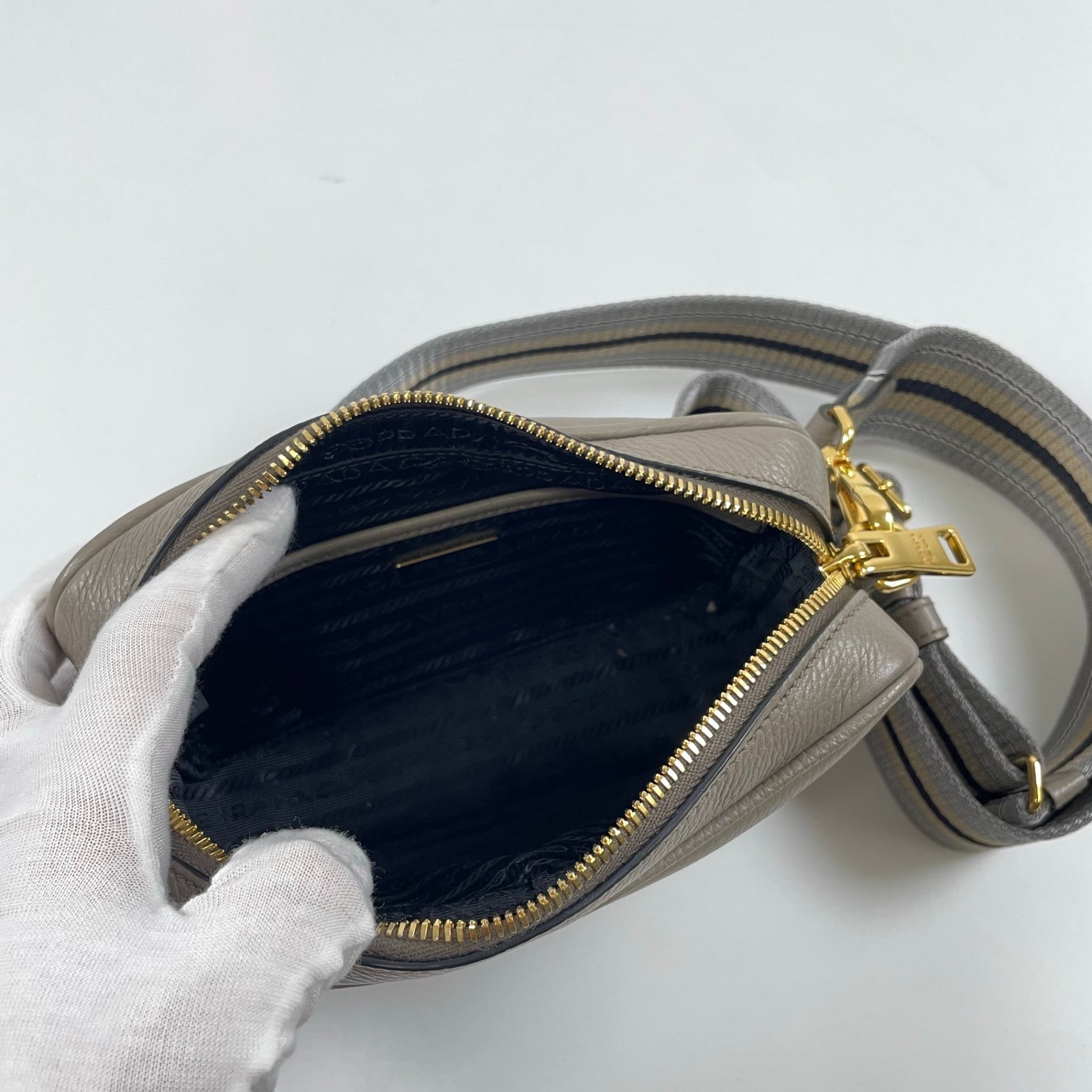 PRADA / レザーショルダーバッグ 極美品 VITELLO PHENIX 1BH096