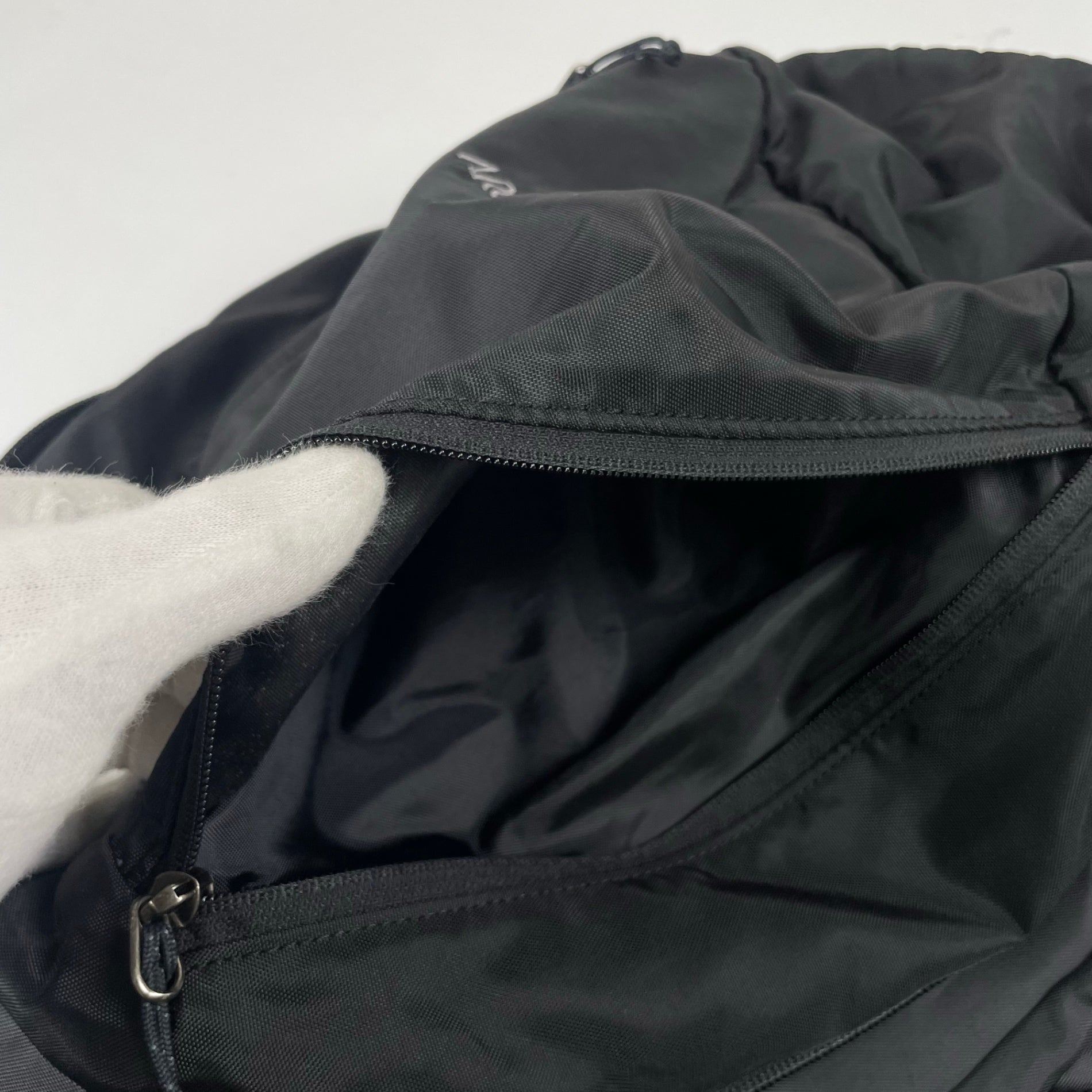 ARC'TERYX / MANTIS 26 BACKPACK 廃番品 グレー刺繍 – BAUM store
