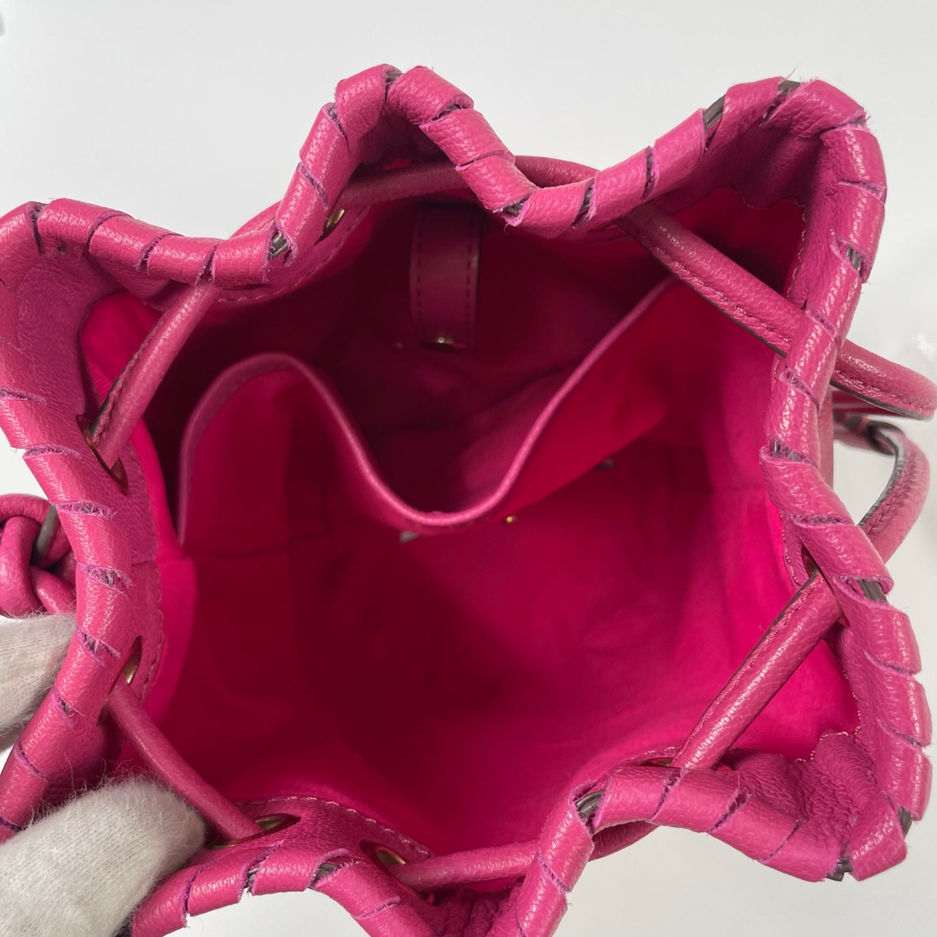 mica della valle ミカデラヴァッレ / 巾着型レザーショルダーバッグ 参考定価：20,000程度