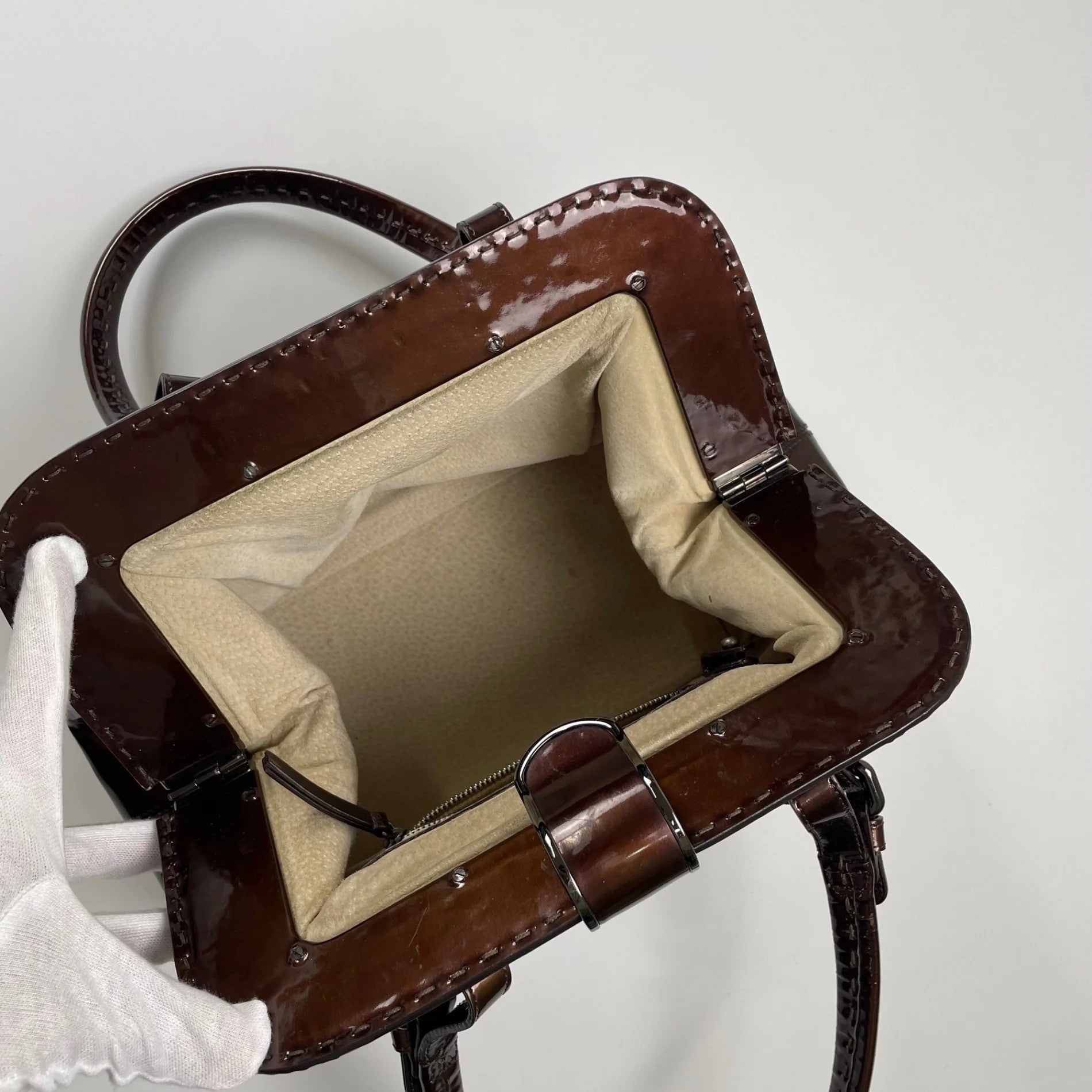 GIORGIO ARMANI ジョルジオ アルマーニ / パテントレザー ギャザードハンドバッグ がま口 YGW559 ブロンズ