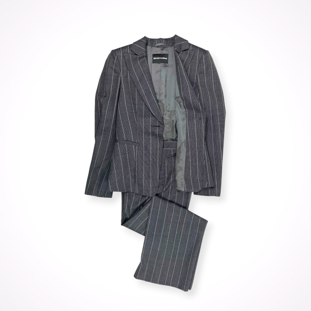 EMPORIO ARMANI / ストライプセットアップスーツ 参考定価：180,000程度 SIZE：42