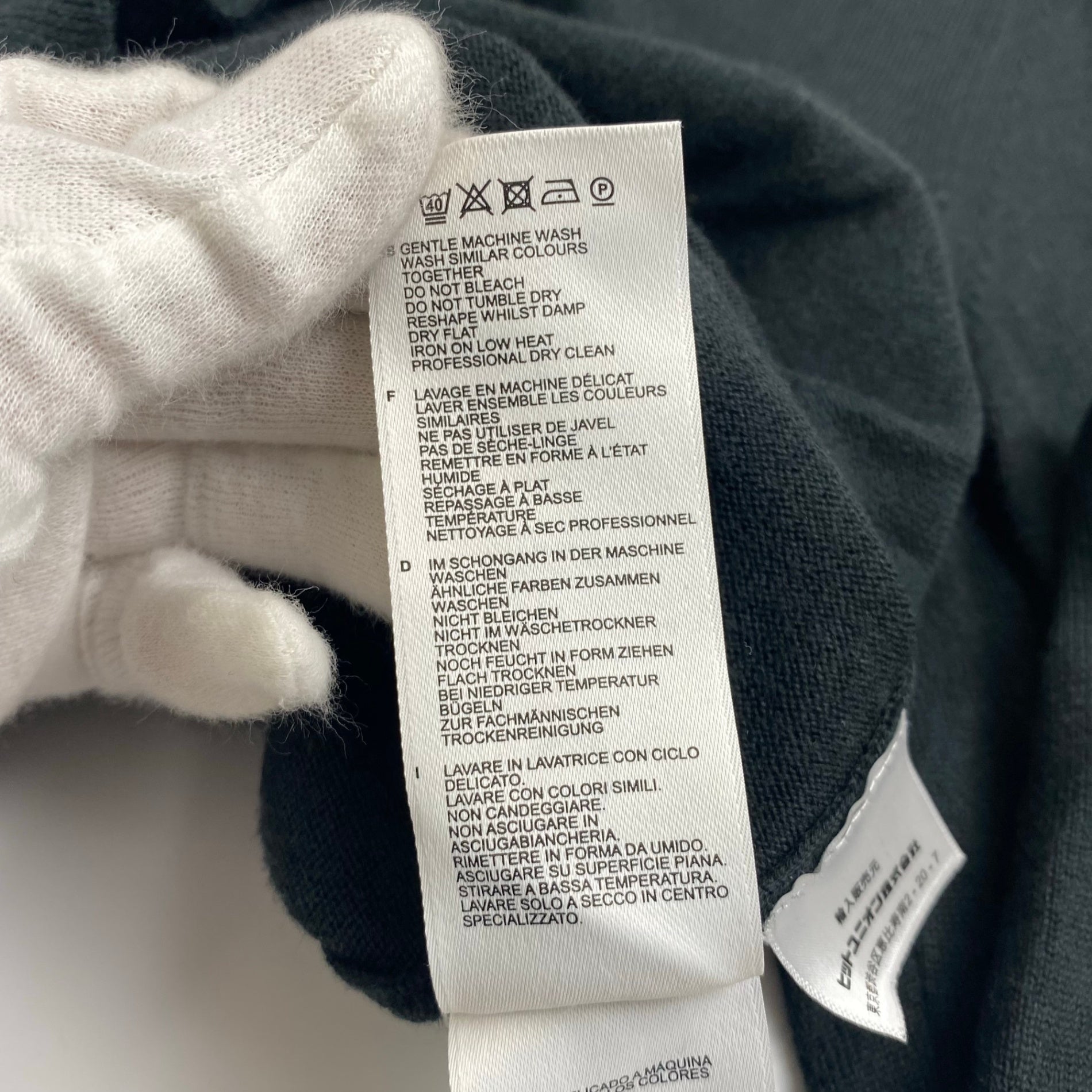 FRED PERRY フレッドペリー / ワンポイント 刺繍ロゴ ニット SIZE：M