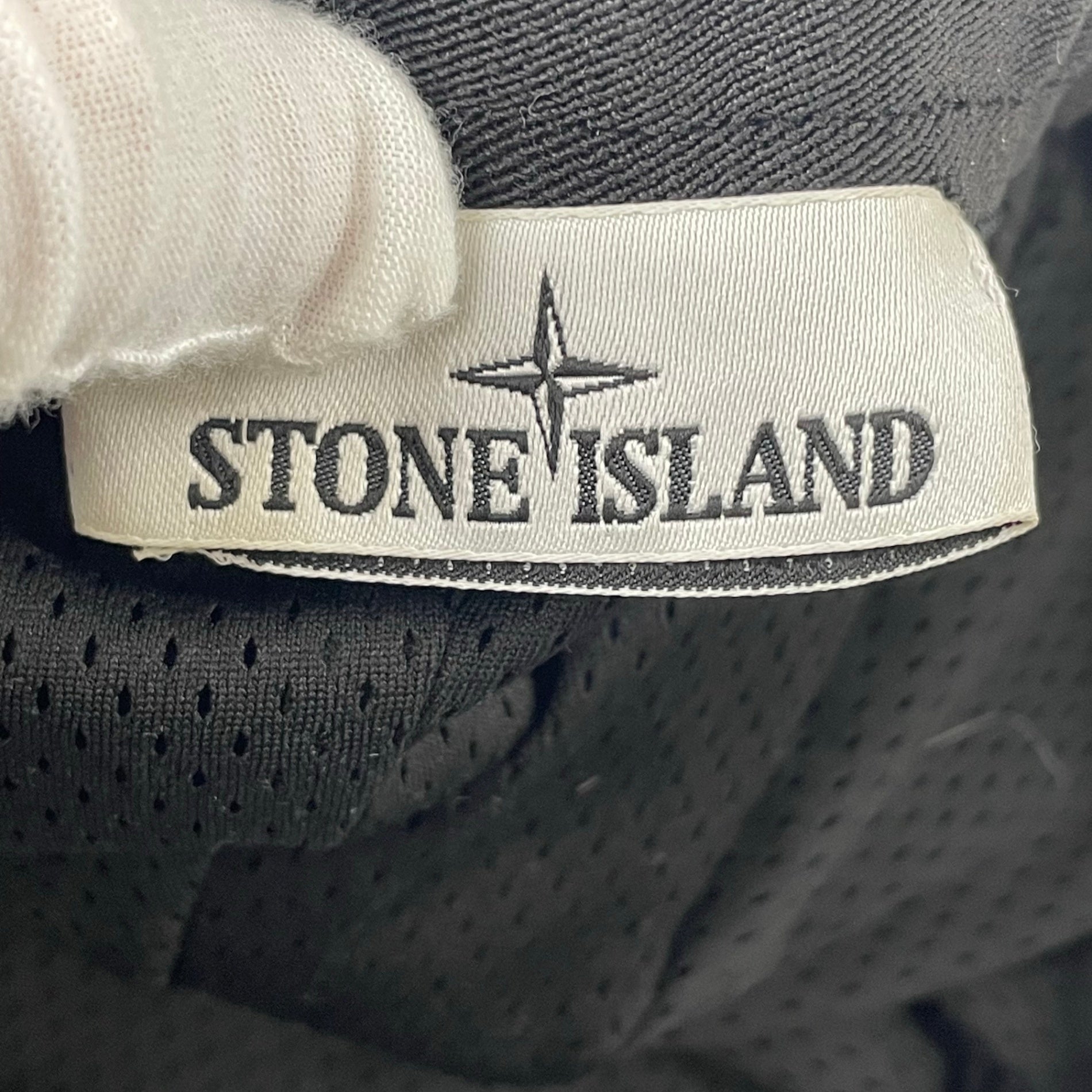 STONE ISLAND / Nylon Metal 刺繍ロゴキャップ 参考定価：30,000+tax