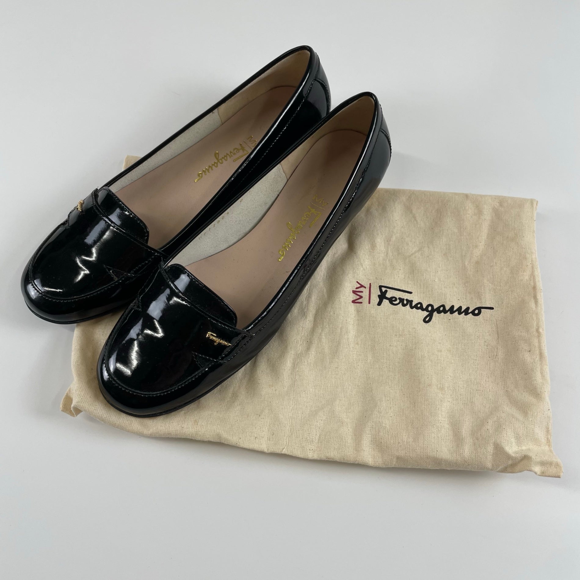 MY Ferragamo マイ フェラガモ / パテントロゴパンプス 美品 布袋付 参考定価：40,000程度 SIZE:6 1/2