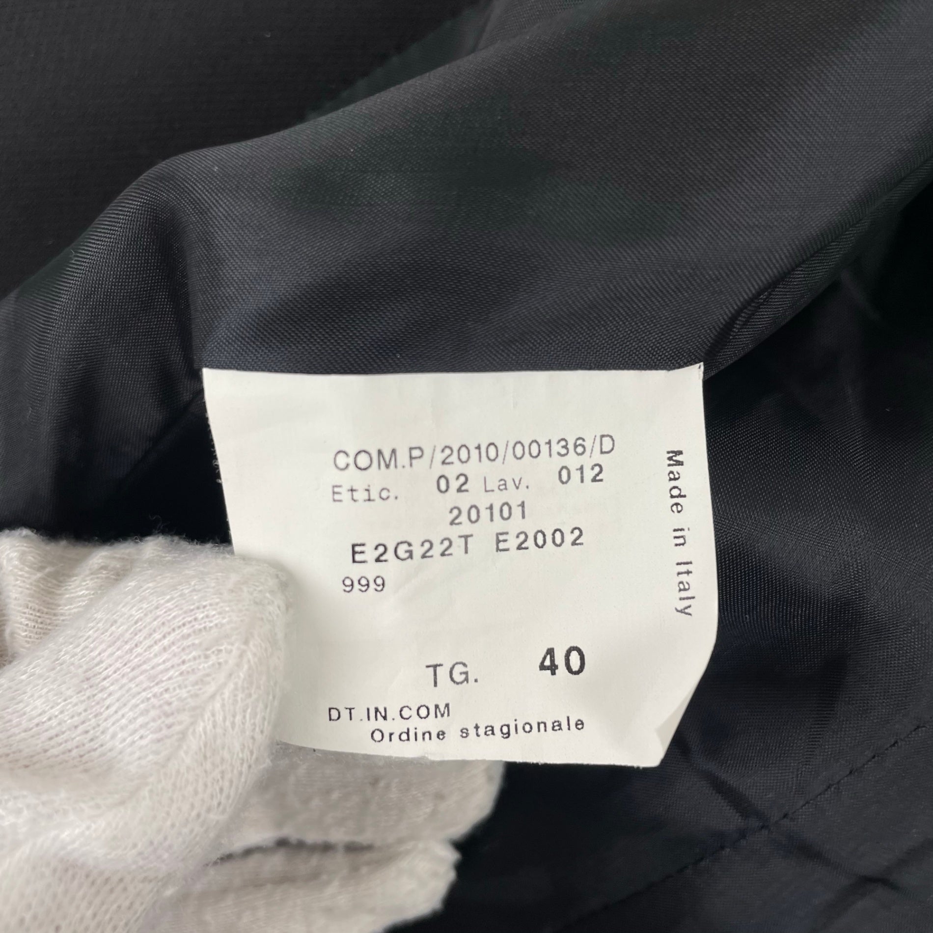 EMPORIO ARMANI / タキシードラペル1Bジャケット 参考定価：150,000程度 SIZE：40