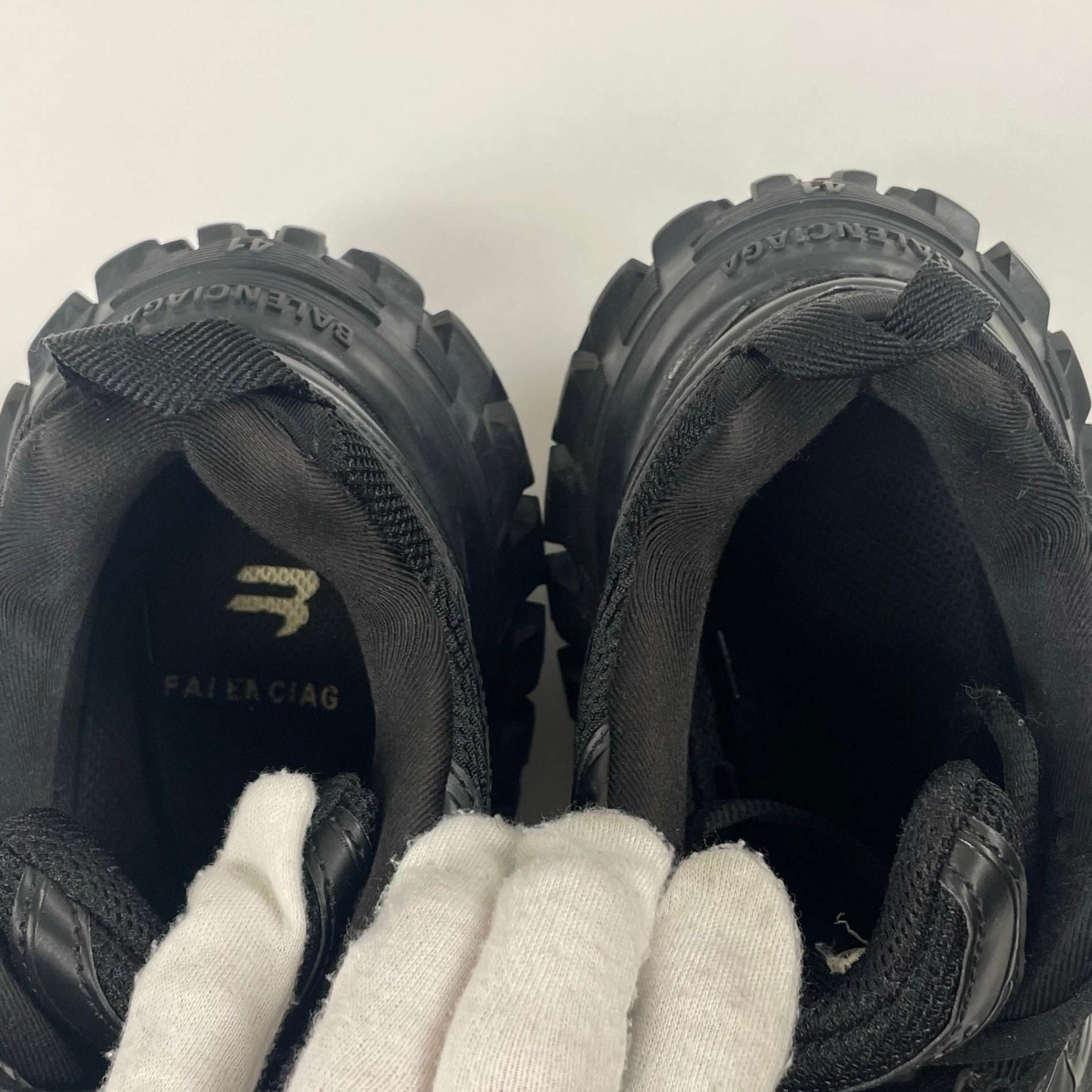 BALENCIAGA バレンシアガ / DEFENDER Bouncer 箱・袋・替え紐付 参考定価：158,000+tax SIZE:41