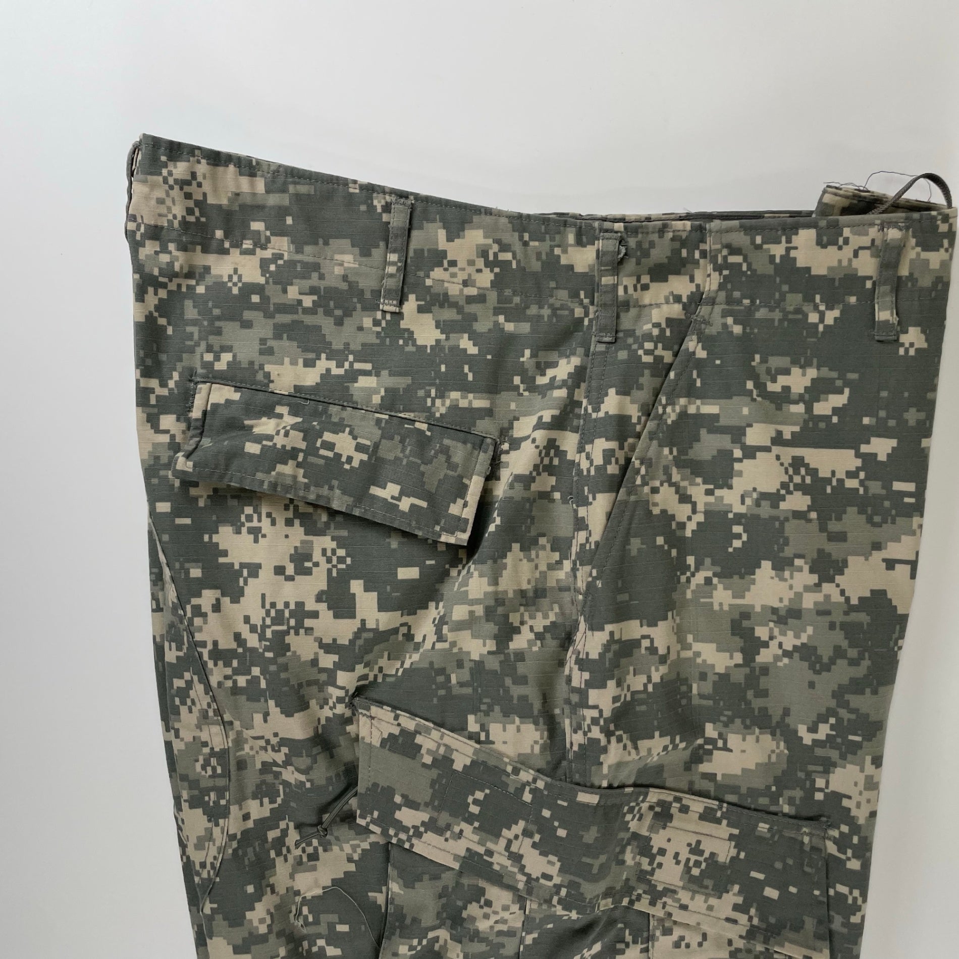 US ARMY アメリカ軍 / デジカモ ミリタリーパンツ SIZE：LARGE-SHORT