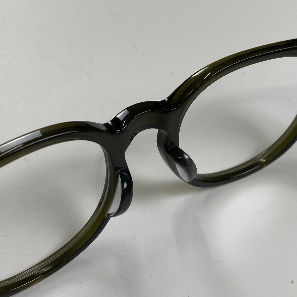 金子眼鏡 × 泰八郎謹製 【手造】シリーズ / EXCLUSIVE セルロイド ウェリントン ノー芯 カーキ 度なしクリアレンズ入り E-11 参考定価：40,000程度