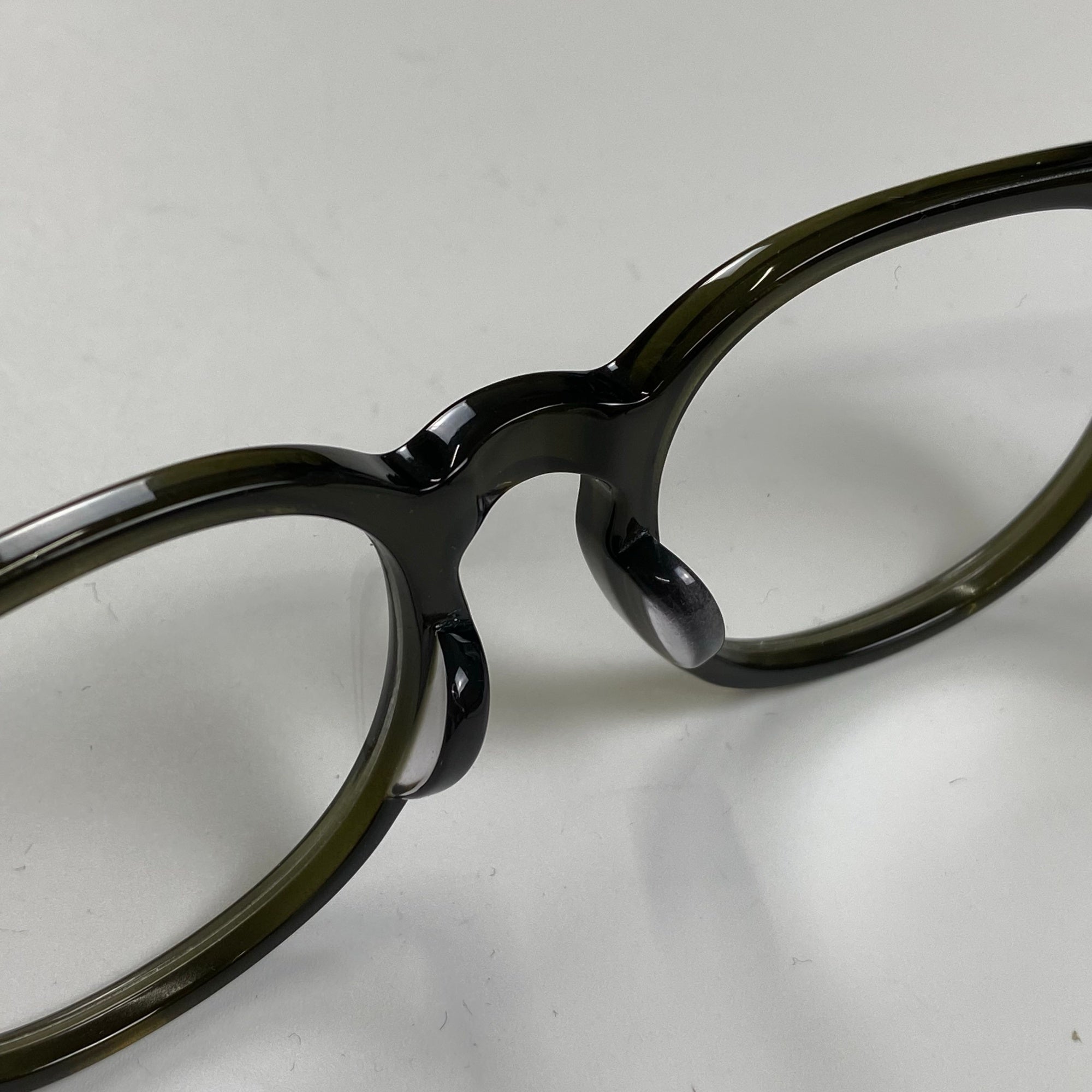 金子眼鏡 × 泰八郎謹製 【手造】シリーズ / EXCLUSIVE セルロイド ウェリントン ノー芯 カーキ 度なしクリアレンズ入り E-11 参考定価：40,000程度