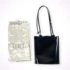 FURLA / パテントレザー フラワーチャームトートバッグ ブラック