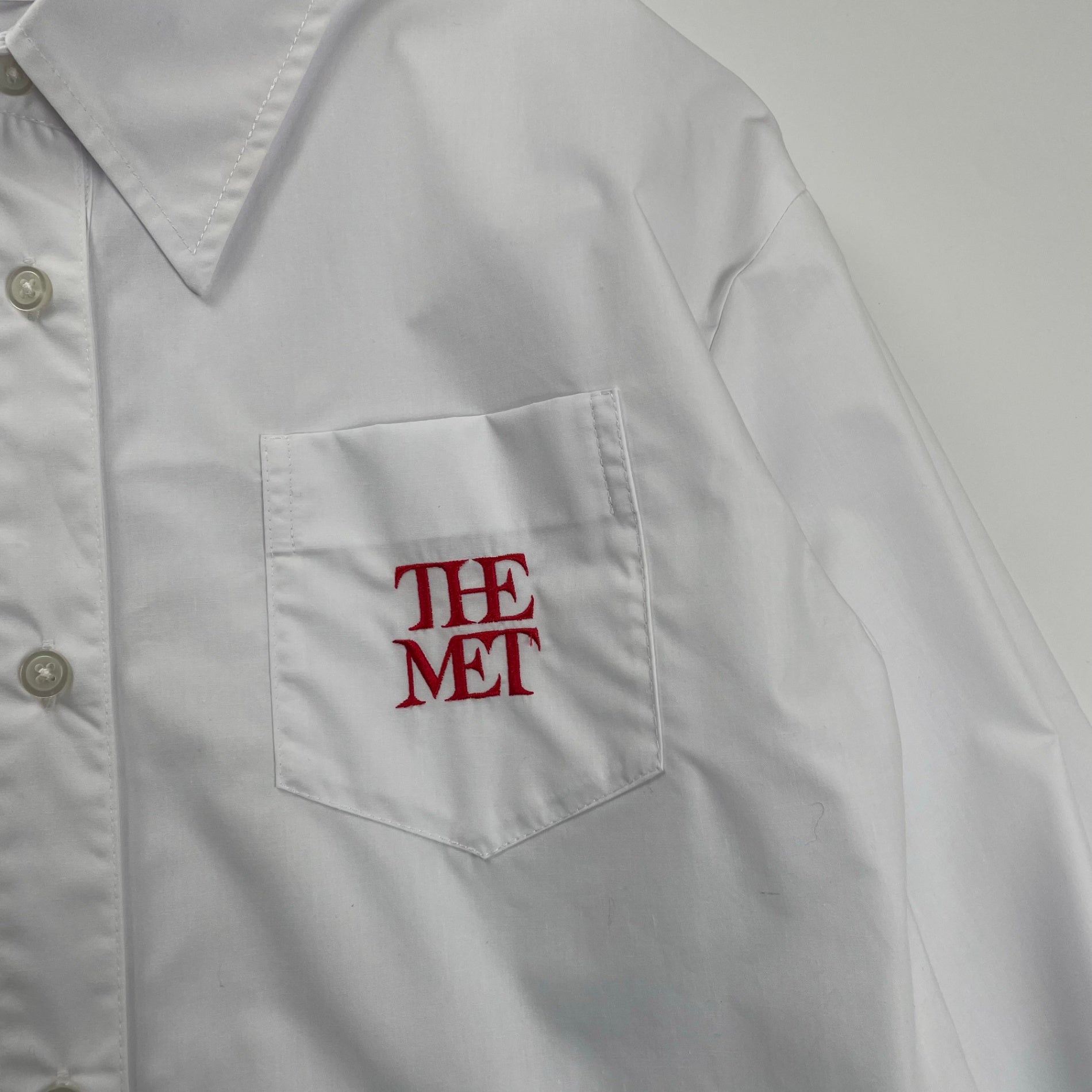 THE MET × LILY BROWN メトロポリタン美術館 リリーブラウン / コラボクロップドシャツ 極美品 参考定価：13,600+tax SIZE:FREE