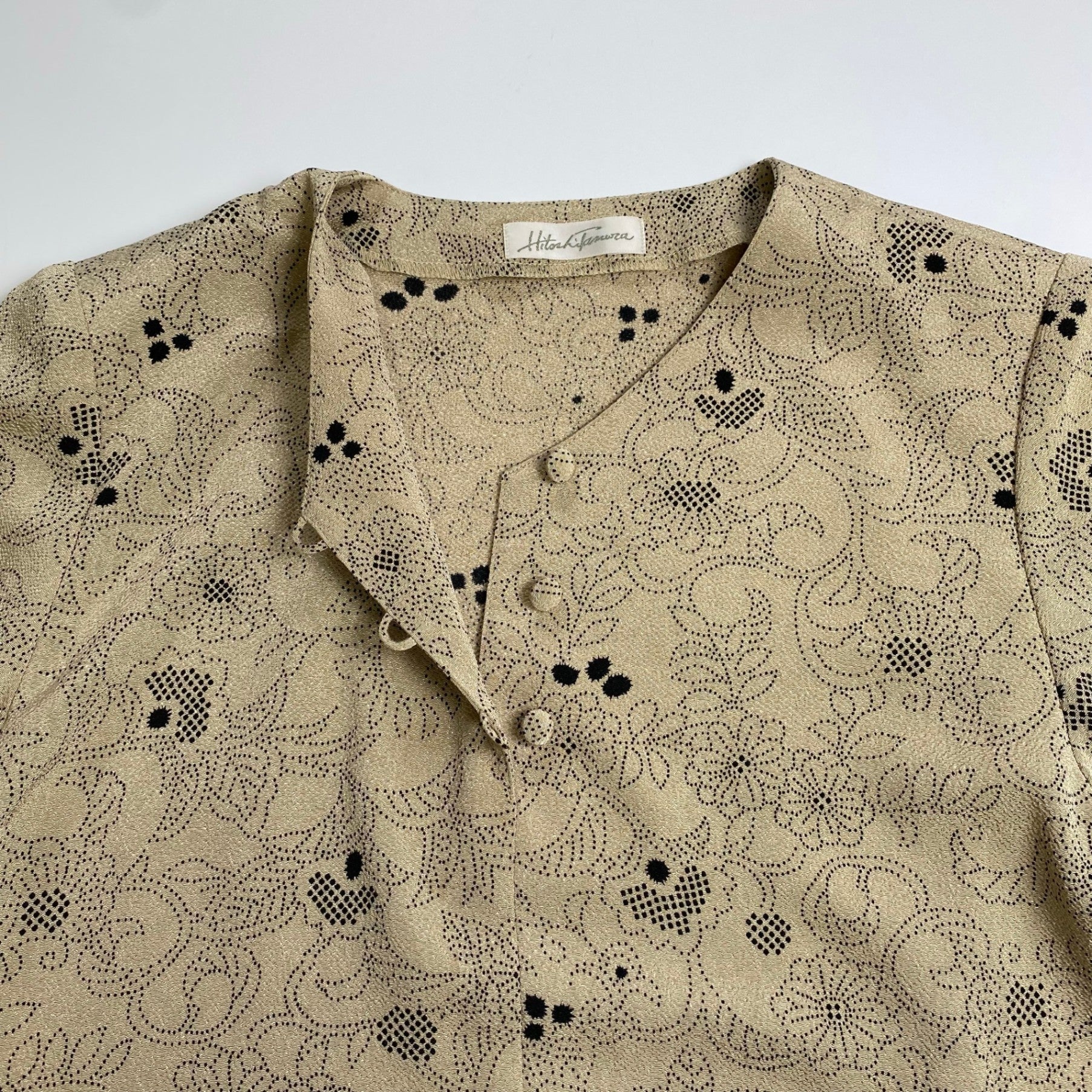 Hitoshi Tamura 詩仙堂 / ちりめん 点描 ワンピース くるみボタン 日本製 参考定価：35,000程度