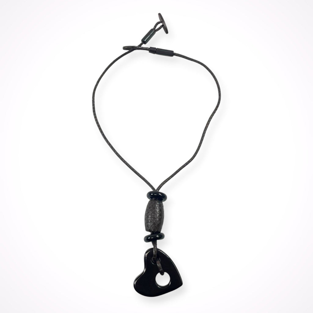 GIORGIO ARMANI / レザーMIXホーンハートネックレス 参考定価：130,000程度