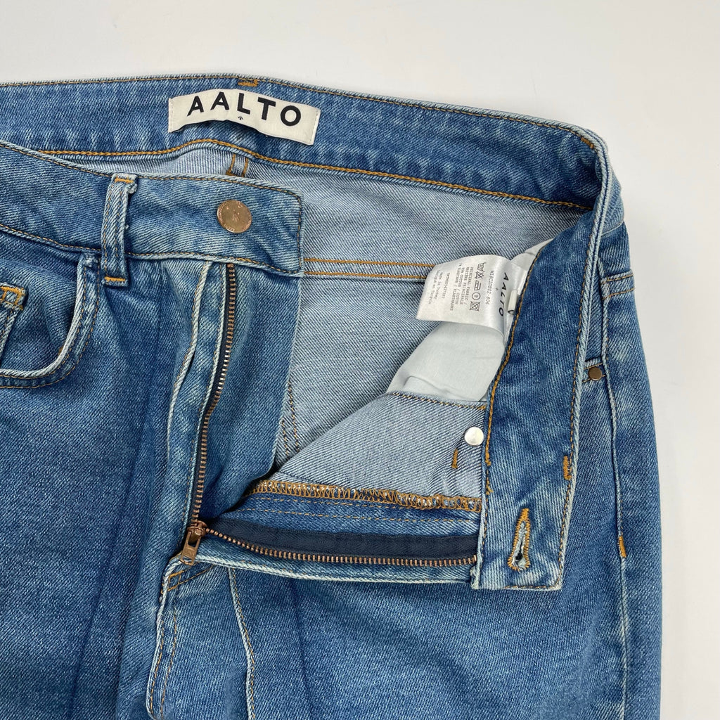 AALTO アアルト / FLARED JEANS WITH PLEATS フレアデニムパンツ 参考定価：45,000程度 SIZE:40