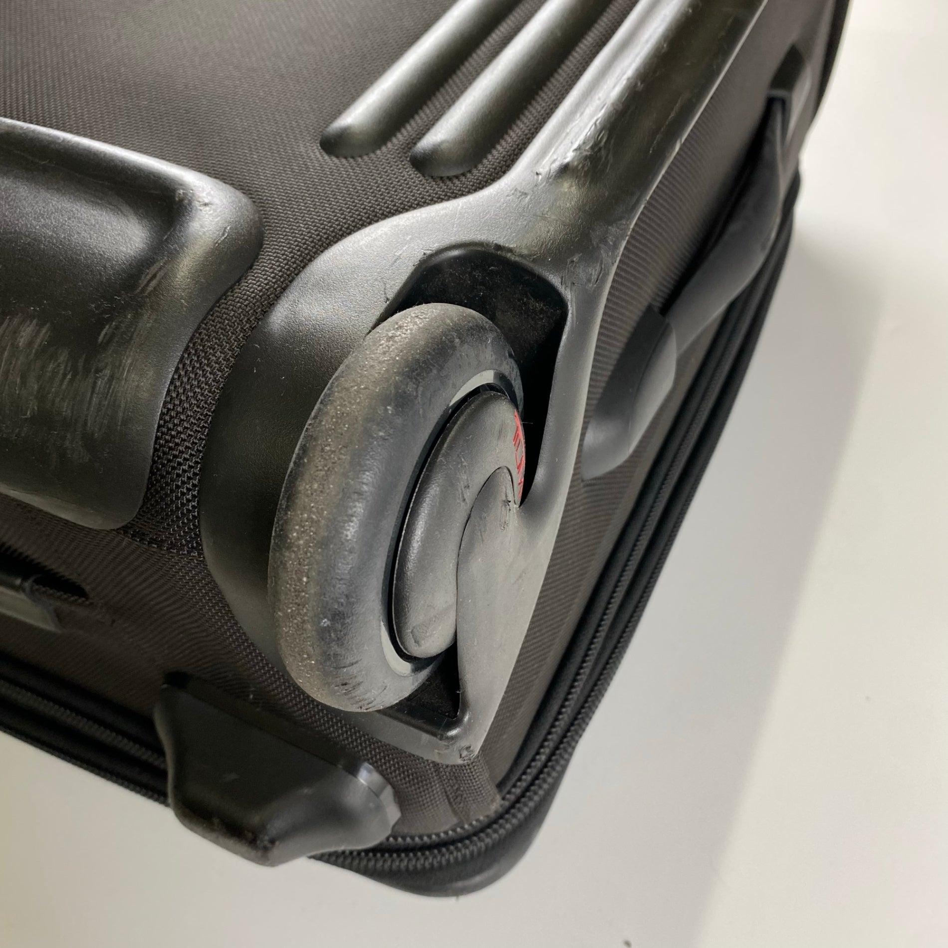 TUMI トゥミ / 26L収納 18インチ インターナショナル コンパクト キャリーオン ブラック 22018DH 参考定価：85,000+tax