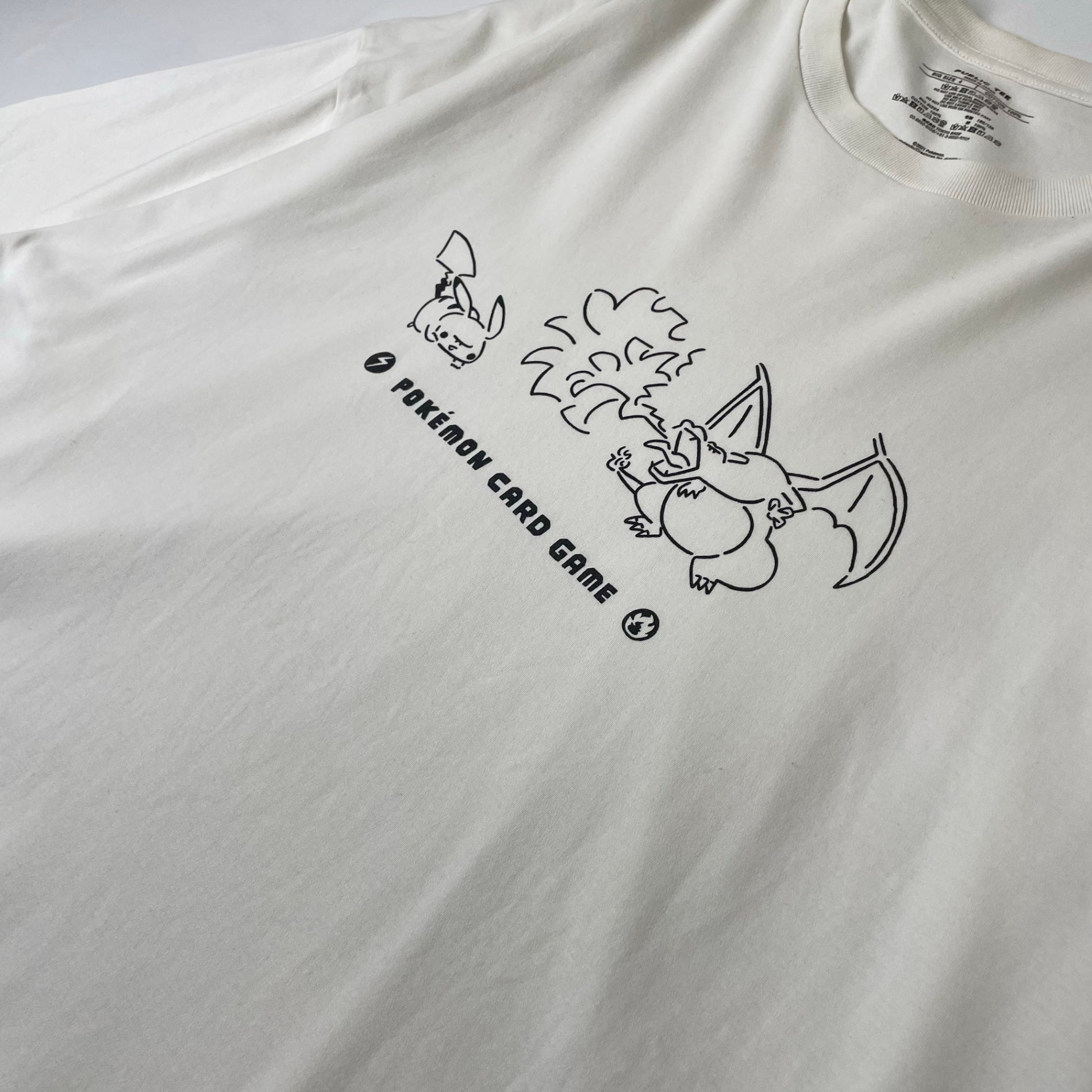 YU NAGABA×ポケモンカードゲームTシャツ ピカチュウ＆リザードン POKEMON × YU NAGABA / コラボ ピカチュウ＆リザードン TEE SIZE:4
