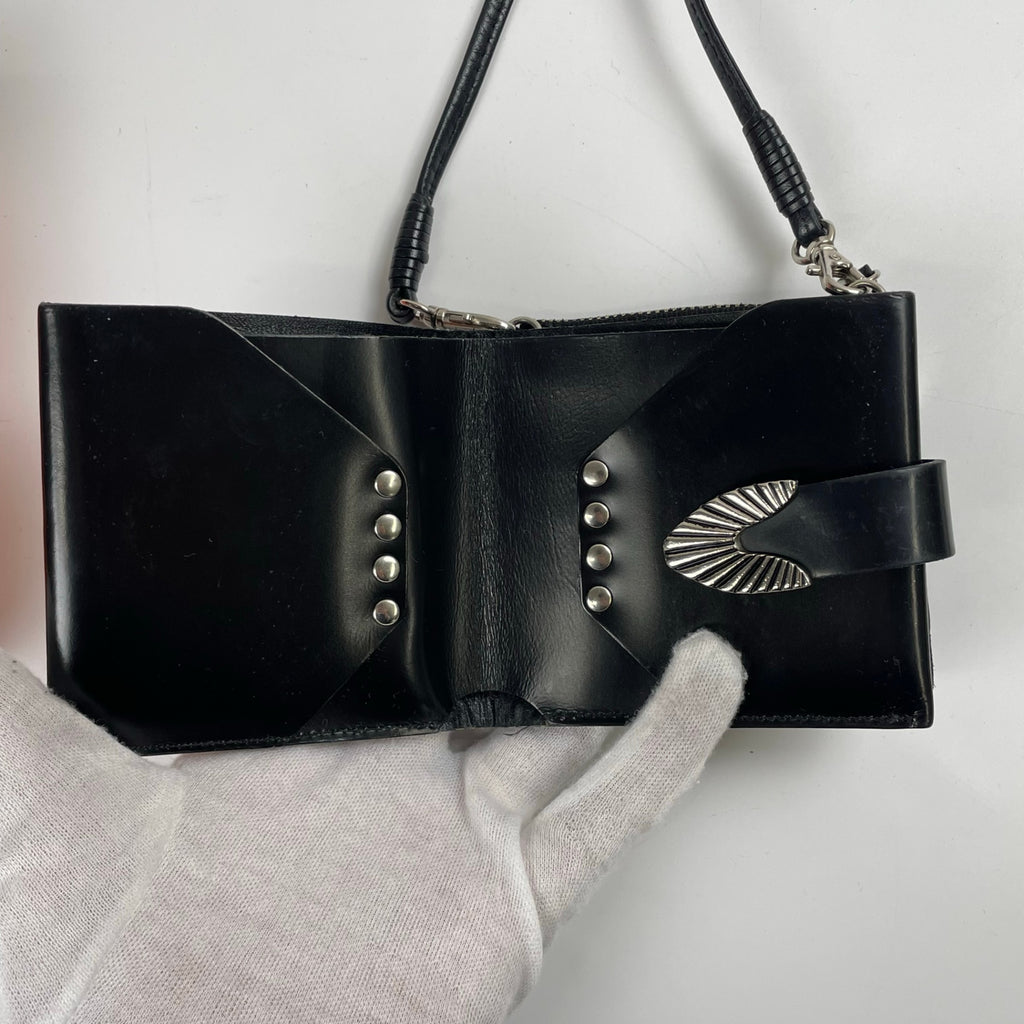 TOGA PULLA トーガプルラ / レザーショルダーウォレット 箱付 ブラック 参考定価：30,000+tax