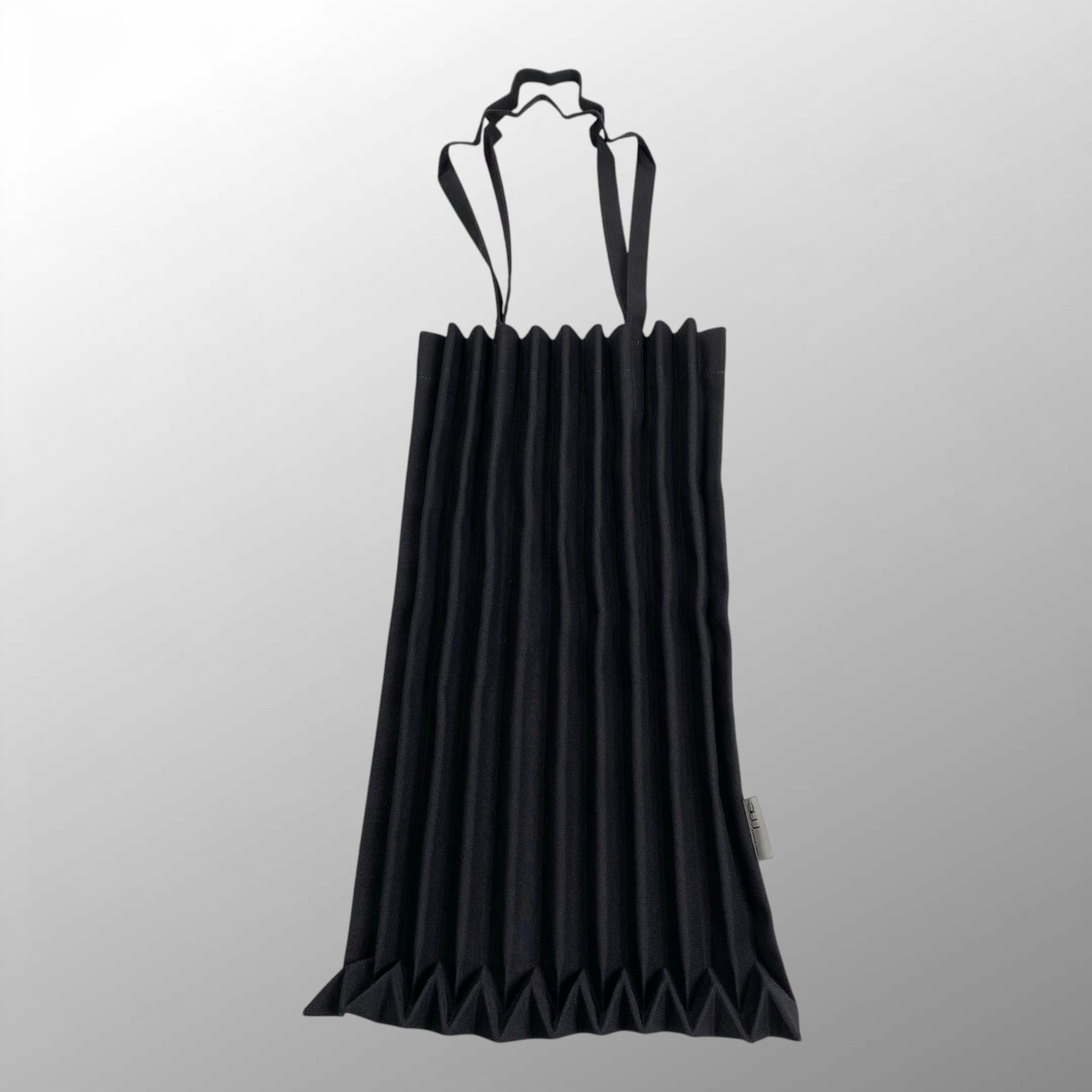 me ISSEY MIYAKE ミー イッセイミヤケ / プリーツトートバッグ MI11AG251 ブラック A4サイズOK