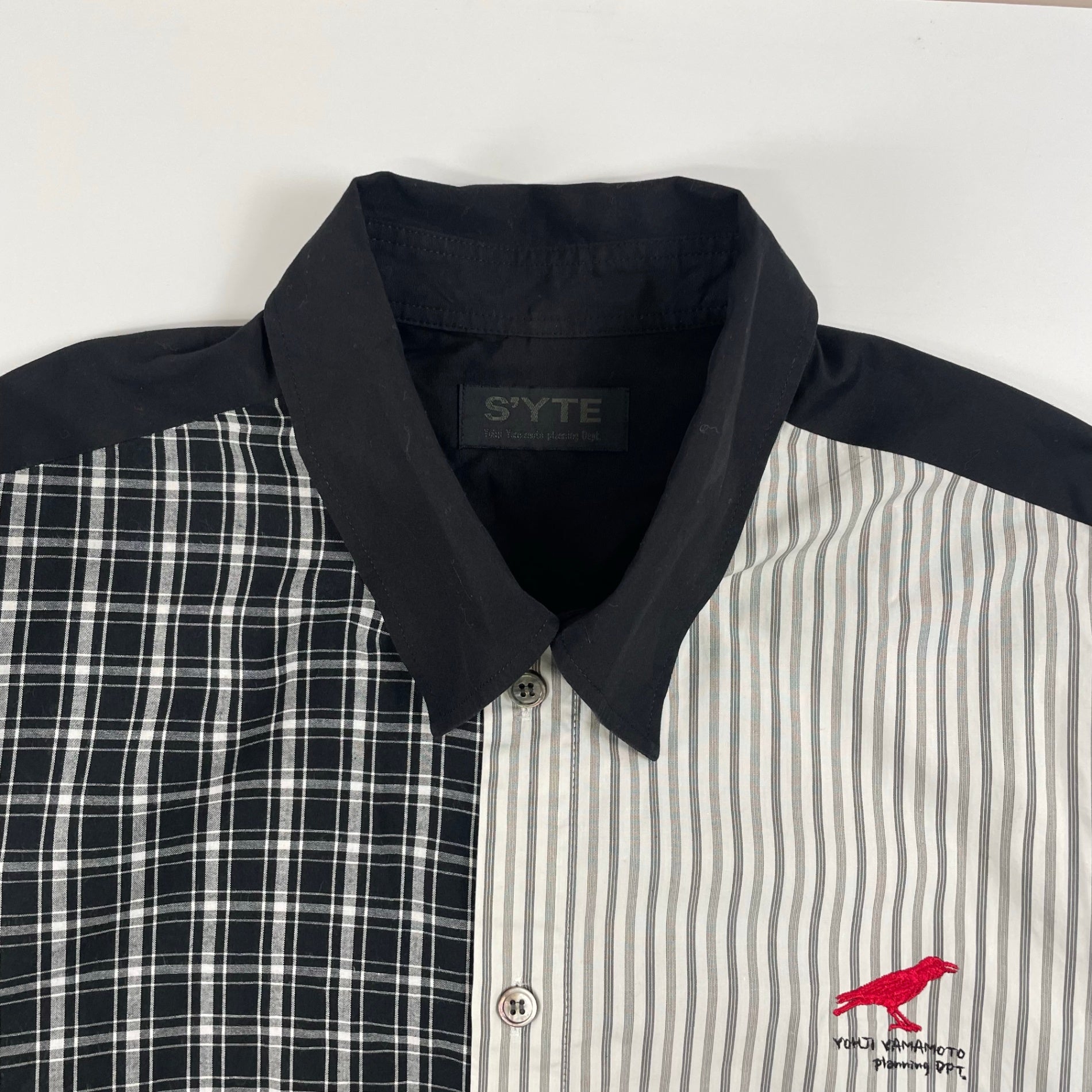 S'YTE Yohji Yamamoto / クロウ刺繍再構築シャツ 参考定価：37,000程度 SIZE:4