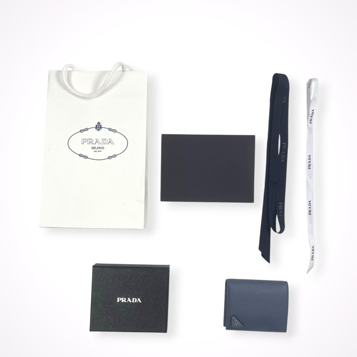 PRADA / 三角プレート 2つ折りサフィアーノウォレット 極美品 参考定価：90,000+tax