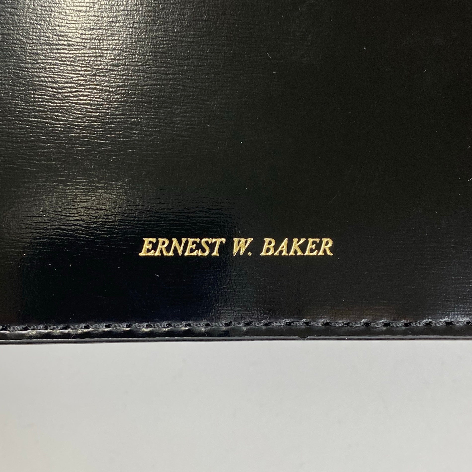 ERNEST W. BAKER アーネストダブルベイカー / GOLD EDGE MESSENGER BAG ショルダーバッグ ブラック 参考定価：55,000程度