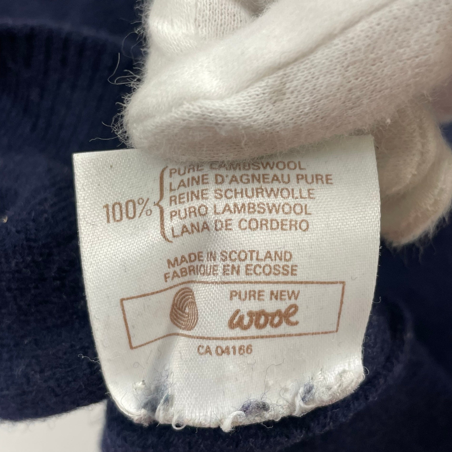 Burberry's バーバリーズ / ヴィンテージエンブレムVネックニット スコットランド製 SIZE：38