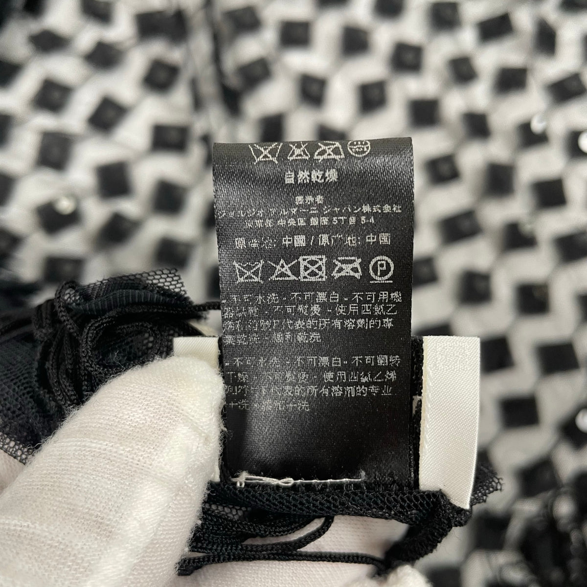 GIORGIO ARMANI / メッシュ×フリンジ サンカクストール 参考定価：60,000程度