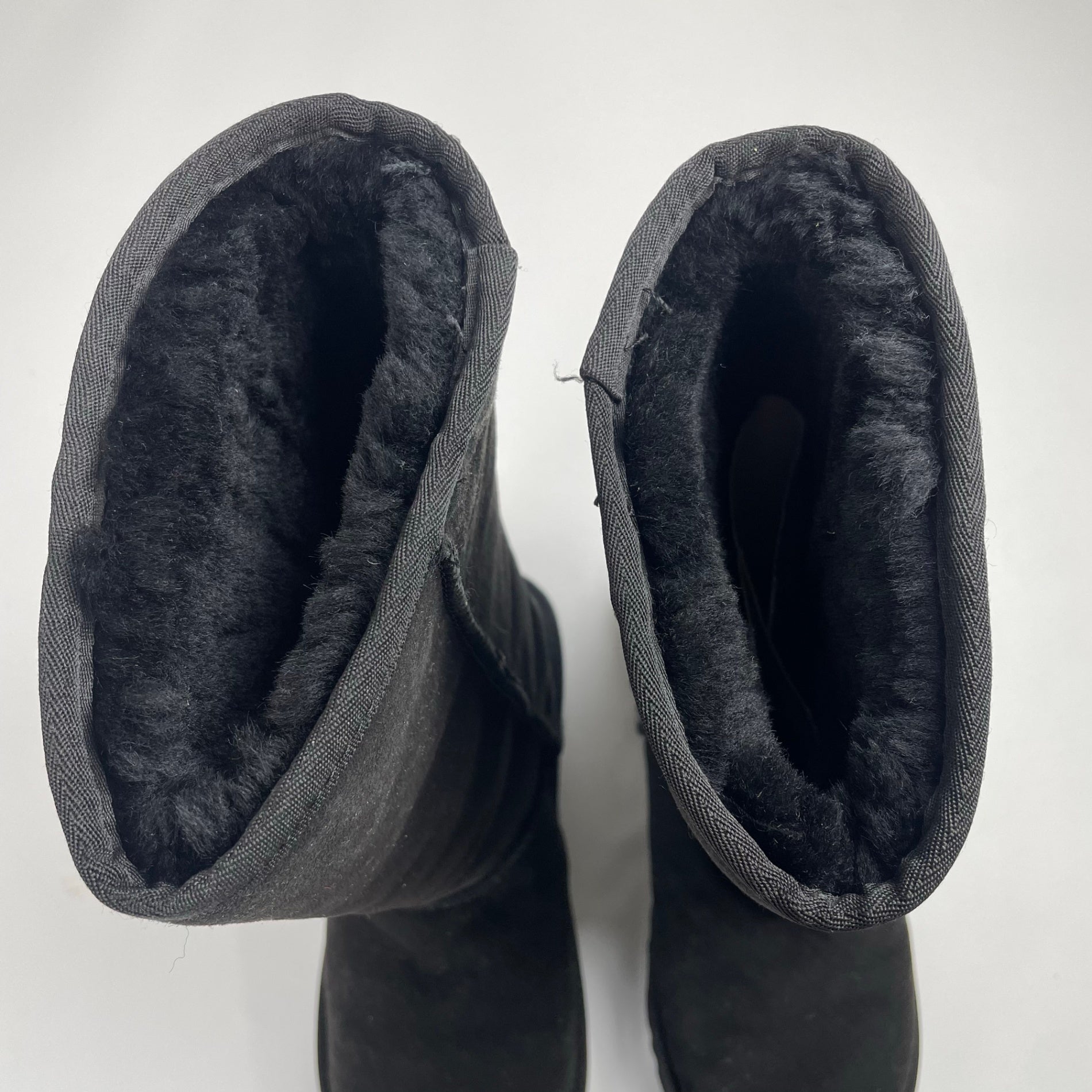 UGG アグ / CLASSIC TALL ムートンブーツ ブラック 参考定価：30,000程度 SIZE:23.5cm