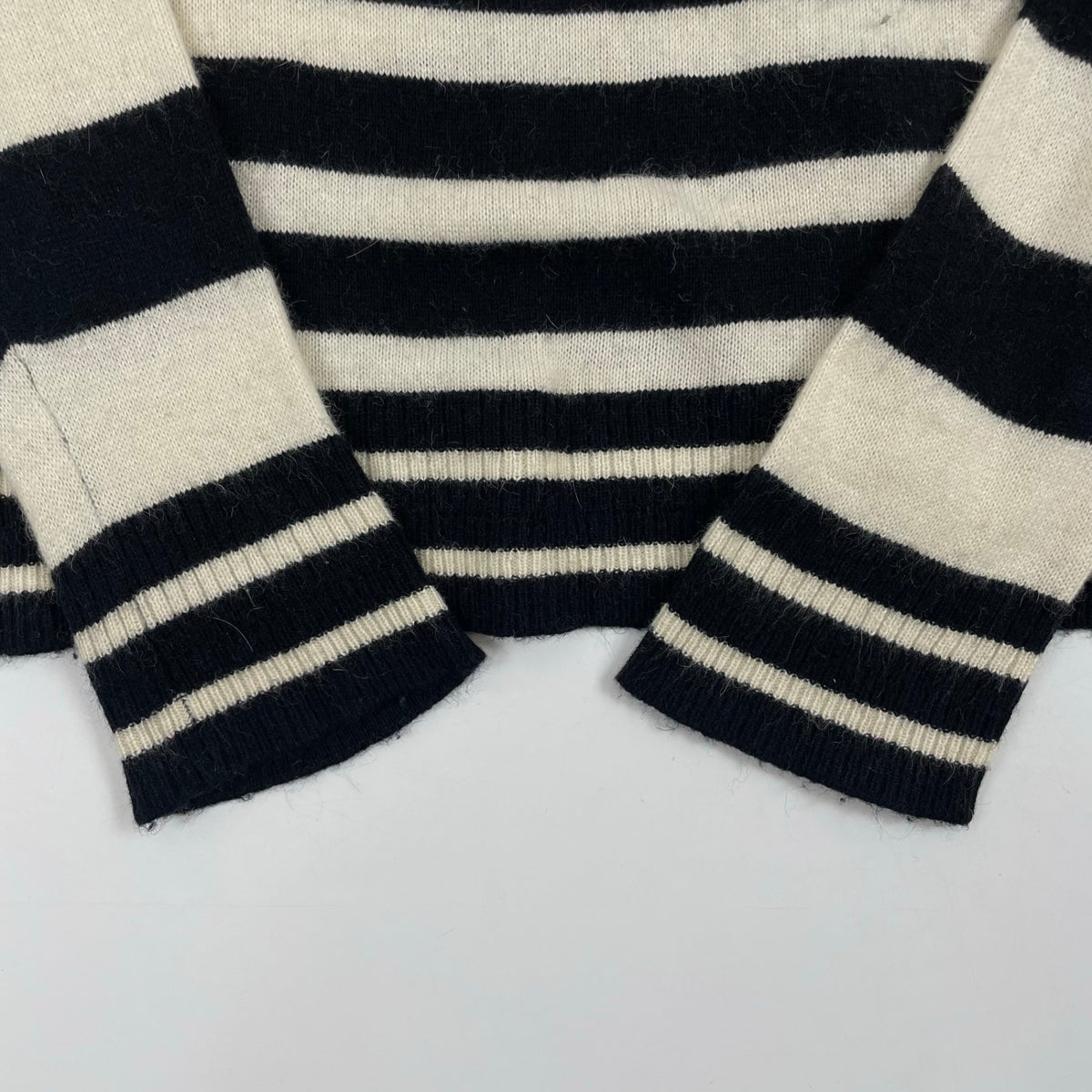 MUVEIL / ブルドッグスタッズニットセーター 参考定価：42,000程度 SIZE:40
