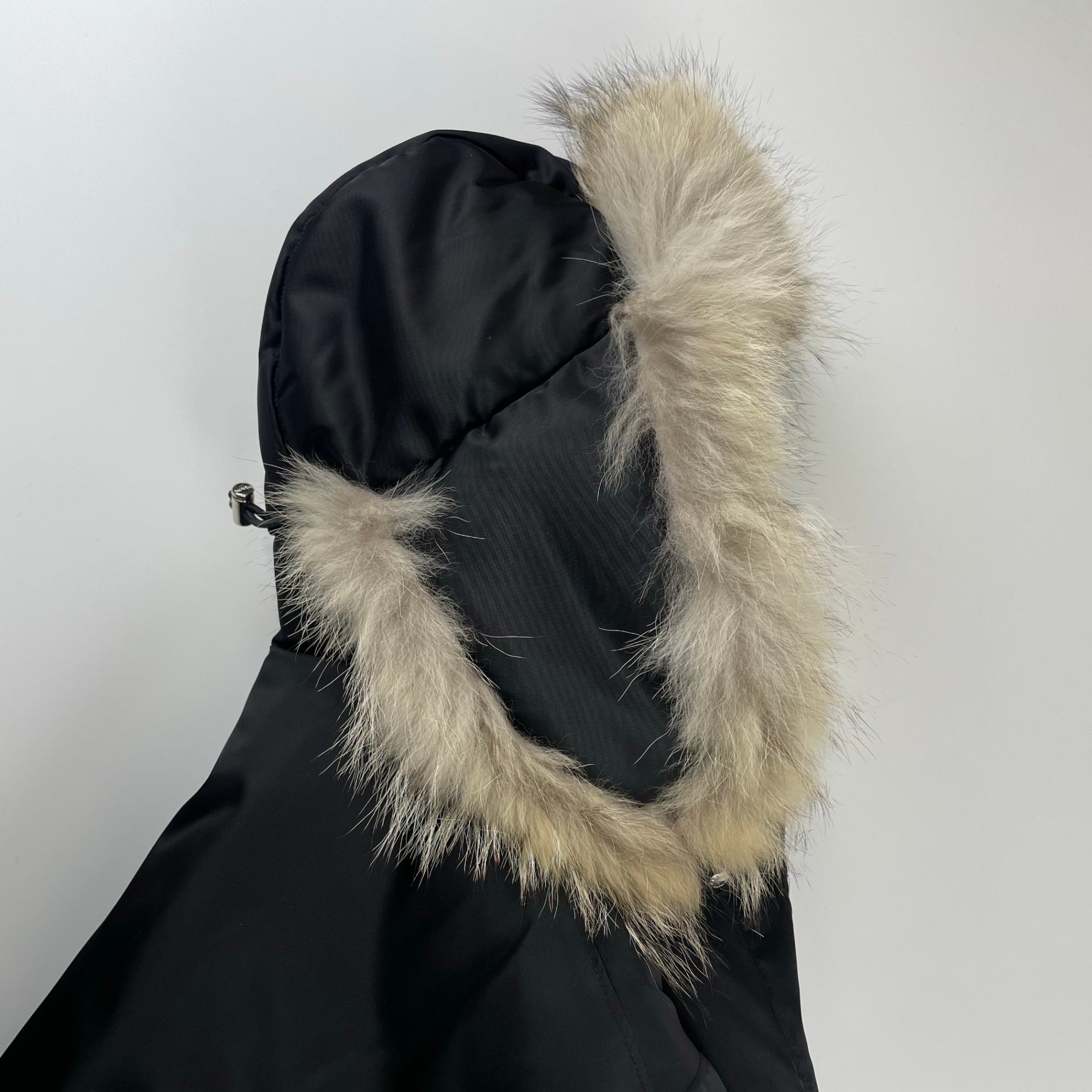 PRADA プラダ / RE- NYLON ダウンコート コヨーテファー ロップイヤー 参考定価：400,000程度 SIZE:M