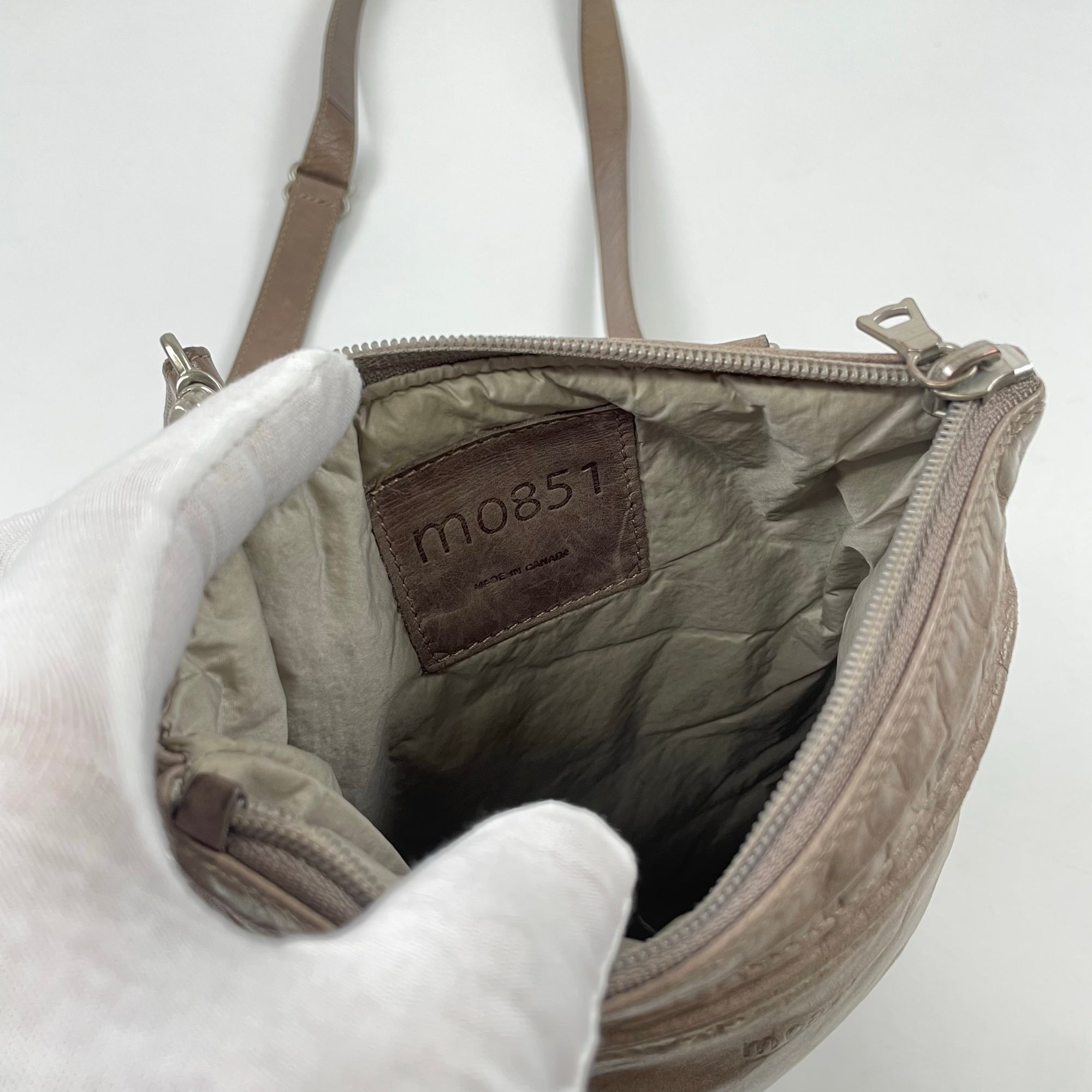 m0851 / レザーショルダーバッグ カナダ製 参考定価：32,000程度
