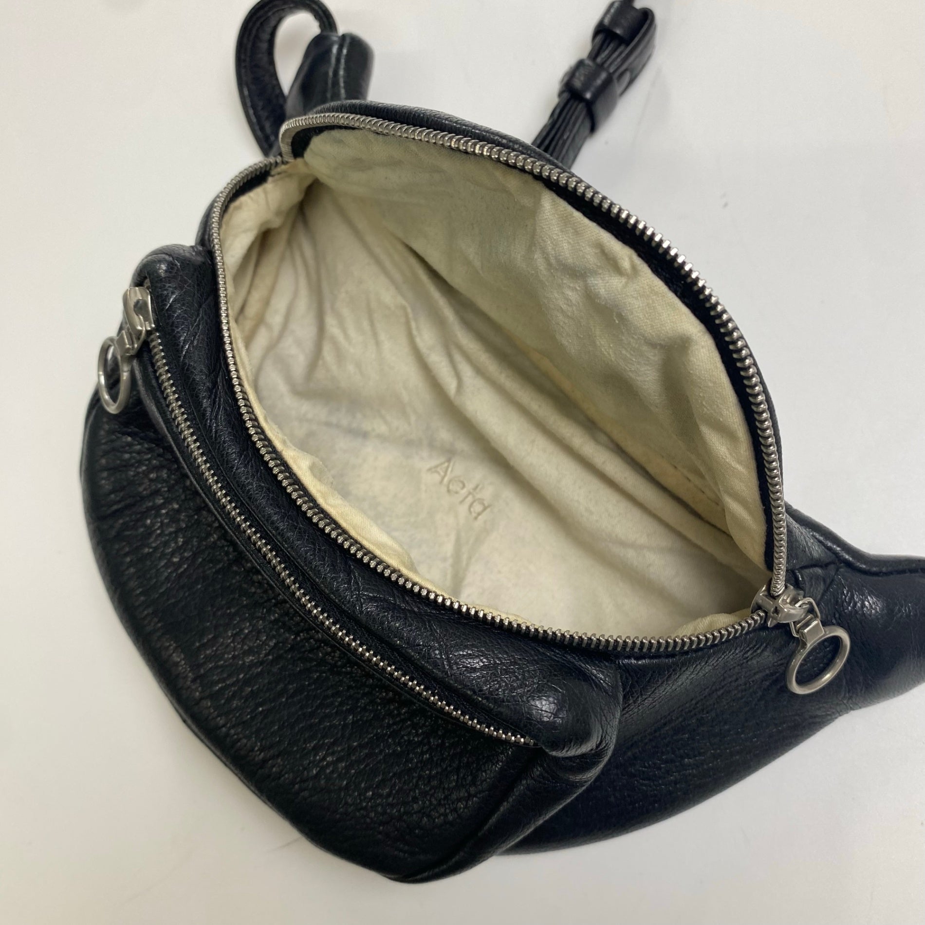 Aeta アエタ / DEER LEATHER WAIST POUCH S ブラック 参考定価：38,000+tax