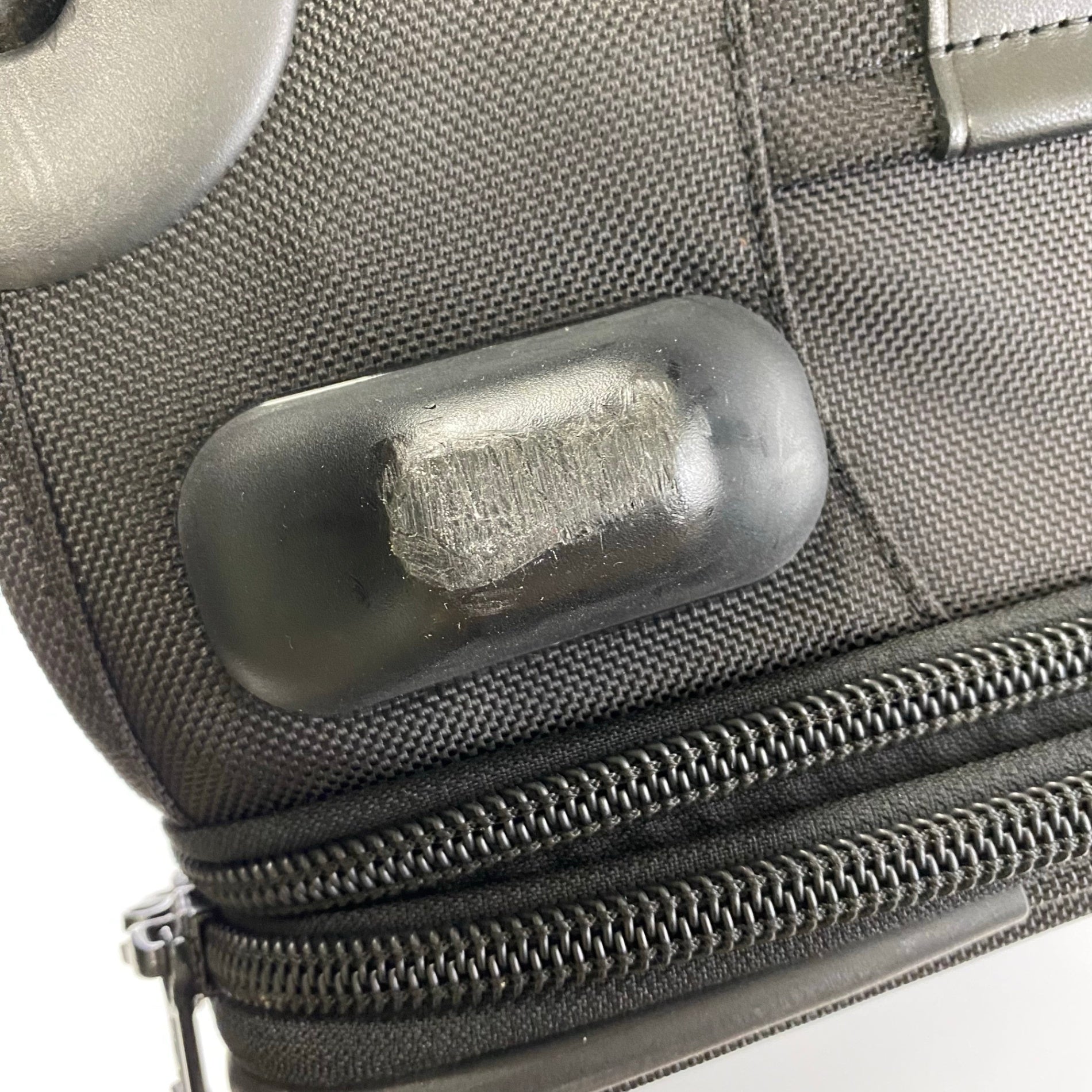 TUMI トゥミ / 26L収納 18インチ インターナショナル コンパクト キャリーオン ブラック 22018DH 参考定価：85,000+tax