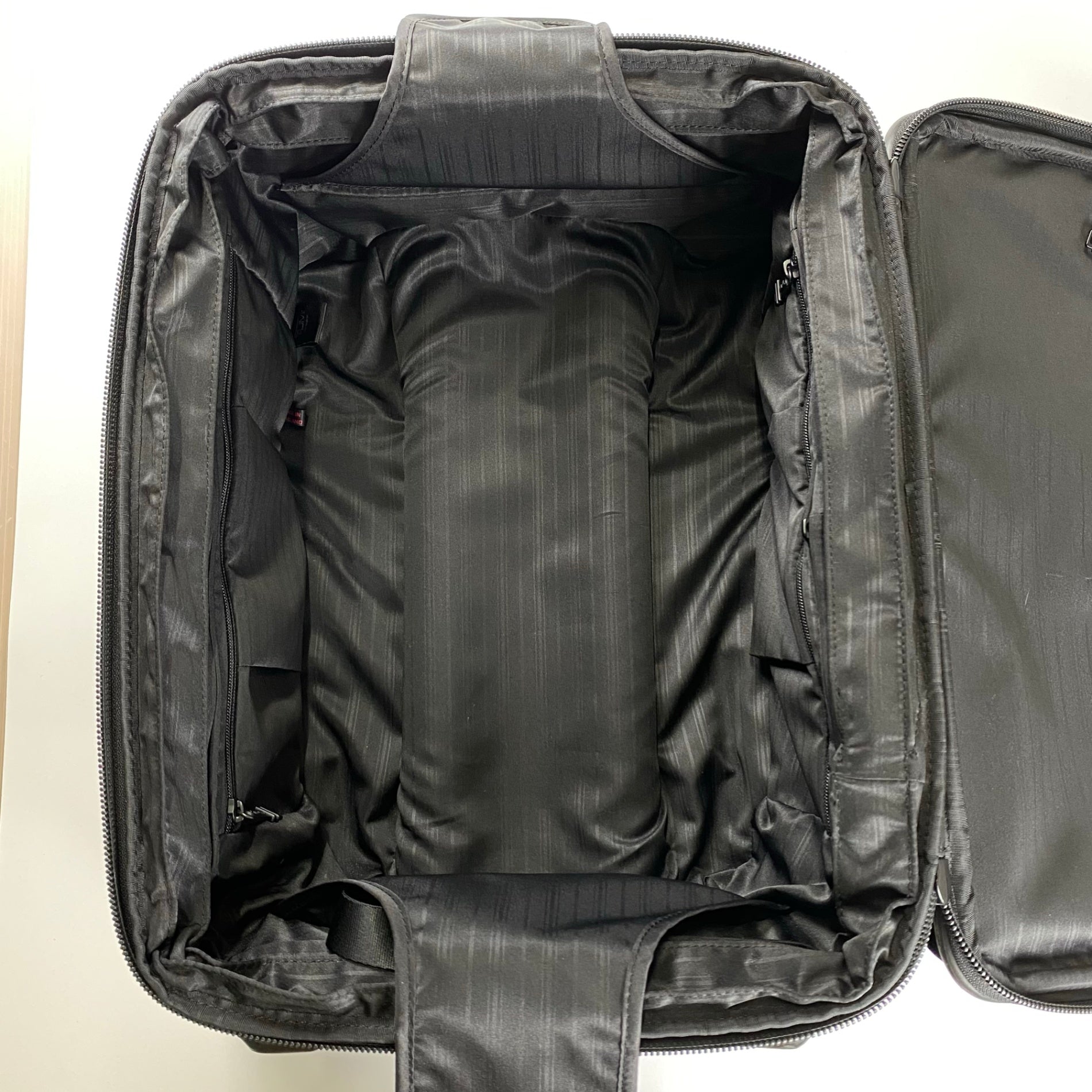 TUMI トゥミ / 26L収納 18インチ インターナショナル コンパクト キャリーオン ブラック 22018DH 参考定価：85,000+tax