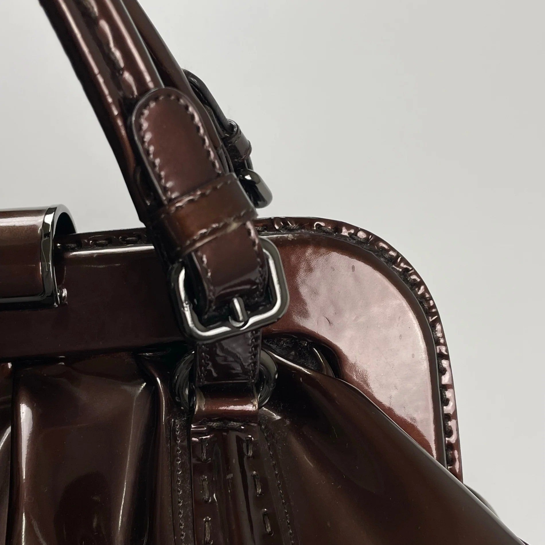 GIORGIO ARMANI ジョルジオ アルマーニ / パテントレザー ギャザードハンドバッグ がま口 YGW559 ブロンズ