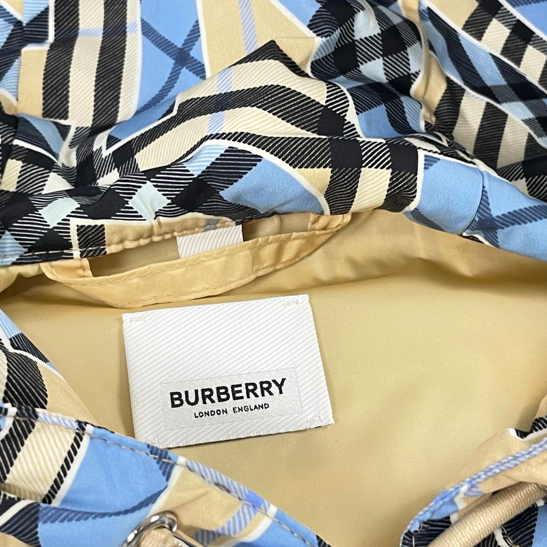 BURBERRY / ロゴ ナイロンジップアップパーカー 参考定価：170,000程度 SIZE:S