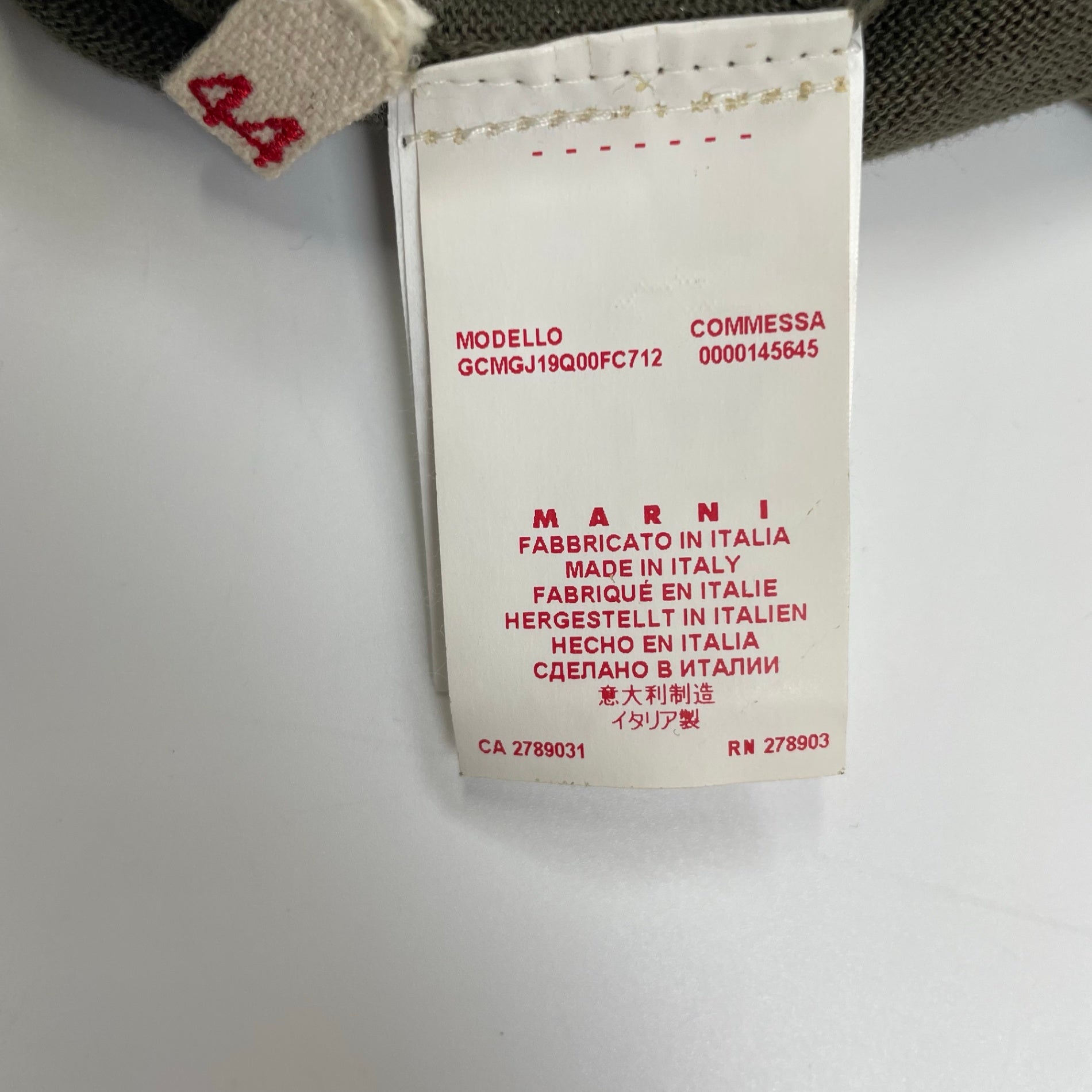 MARNI マルニ / クロップドバイカラーニット 参考定価：80,000程度 SIZE:44