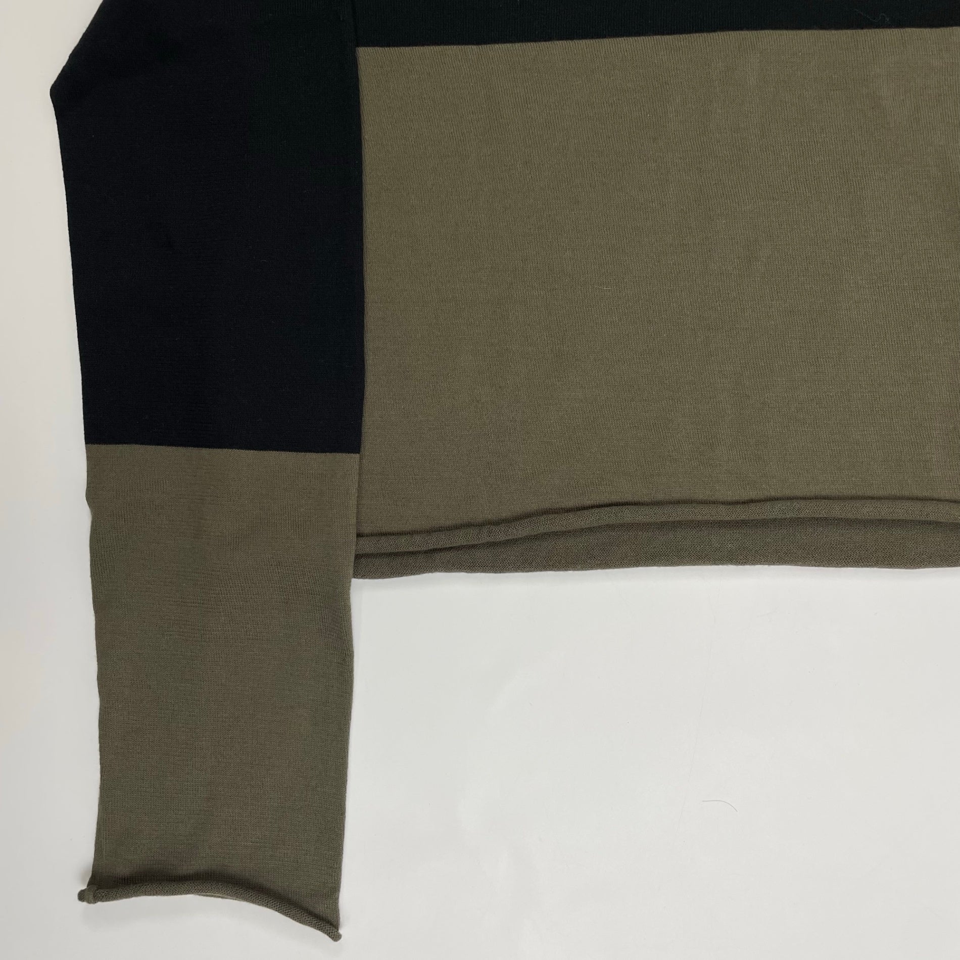 MARNI マルニ / クロップドバイカラーニット 参考定価：80,000程度 SIZE:44