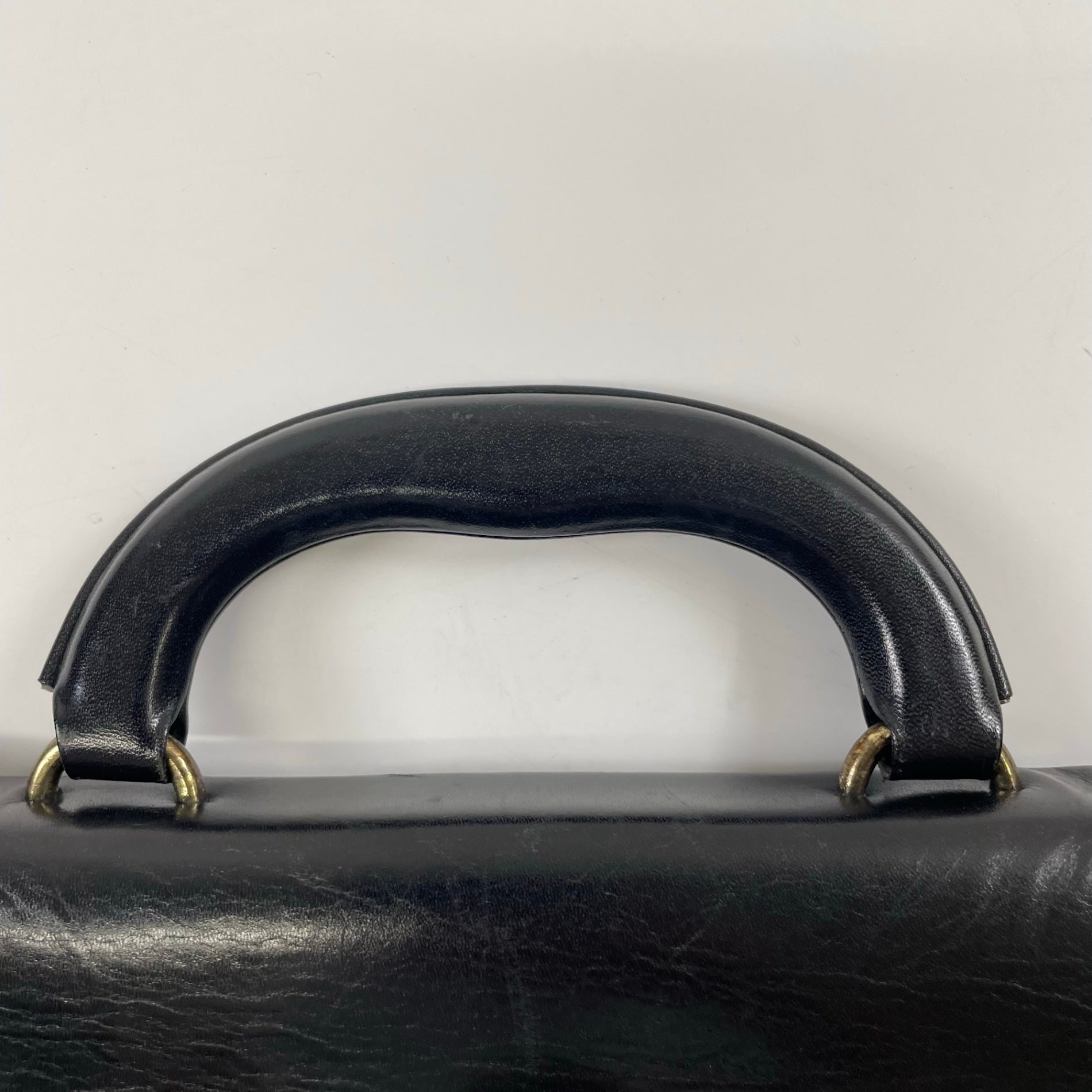 B.stuff / メタルパーツレザーハンドバッグ 参考定価：45,000程度
