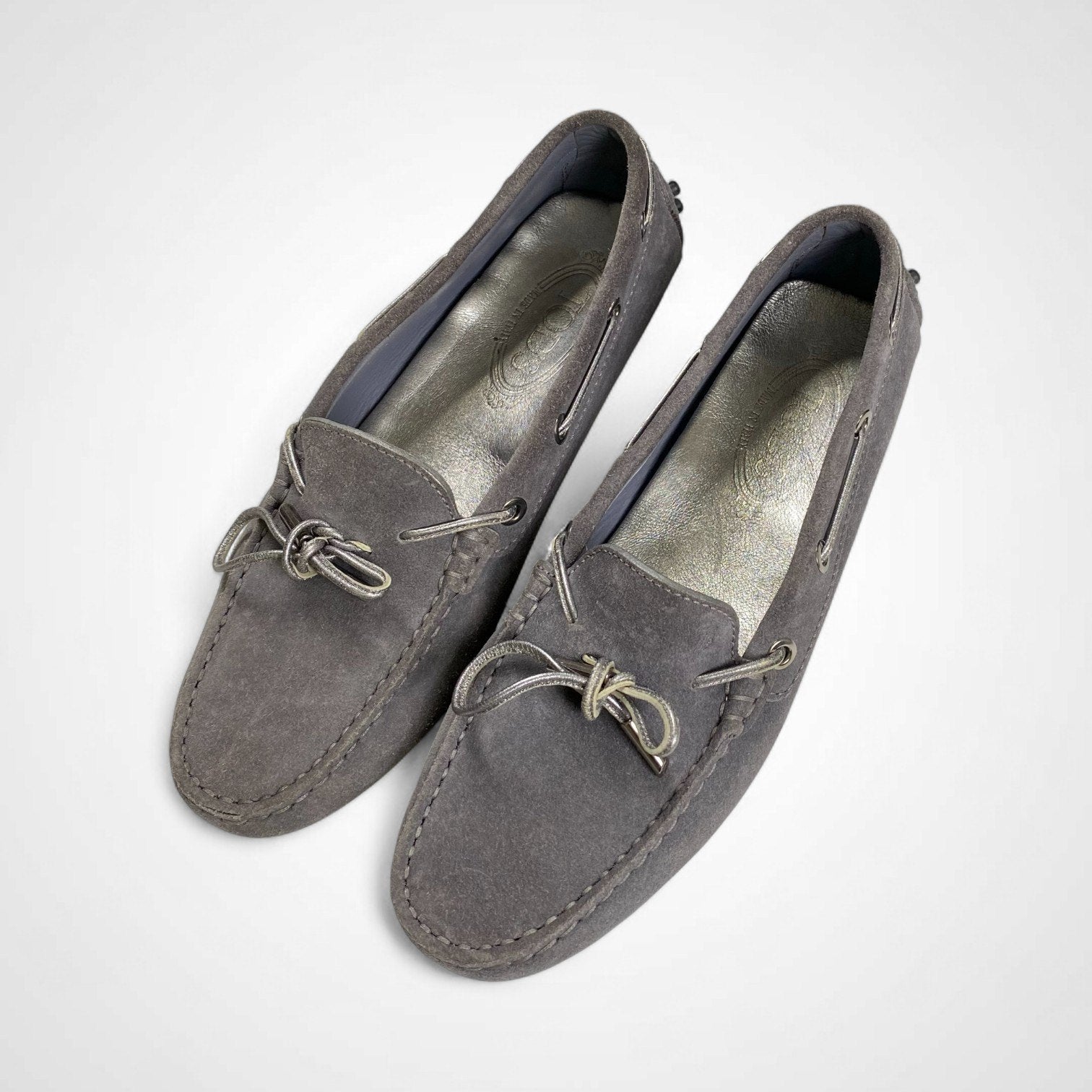 TOD'S トッズ / ドライビングシューズ グレー 参考定価：40,000程度 SIZE:37 1/2(24.5cm程度)